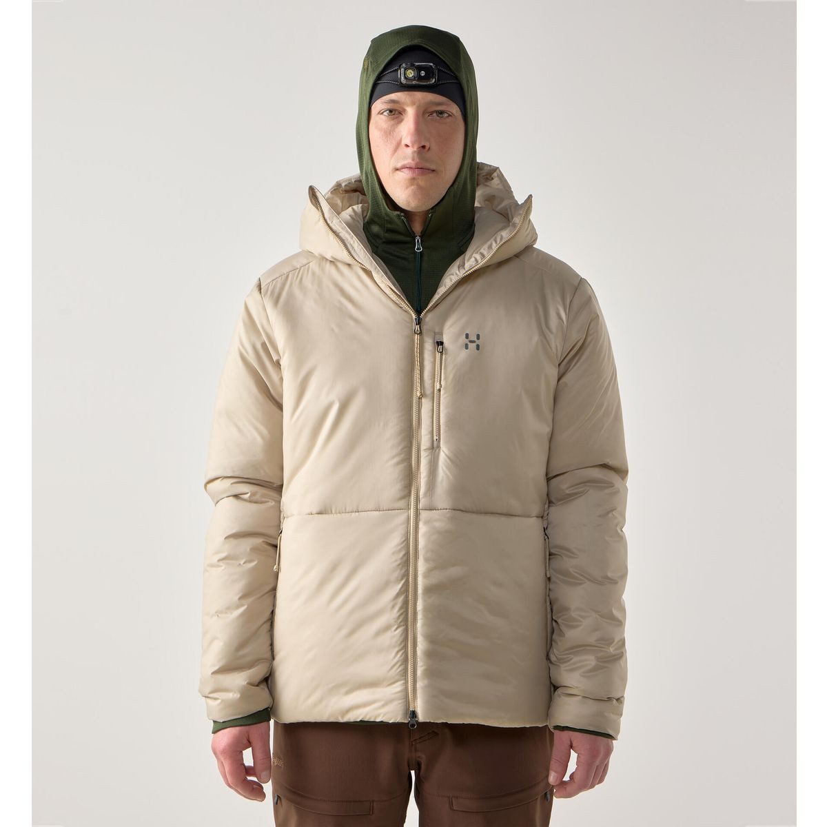Haglöfs Steppjacke Breeze Mimic Hood Men Isolierte Herrenjacke für Outdoor-Aktivitäten mit recycelter