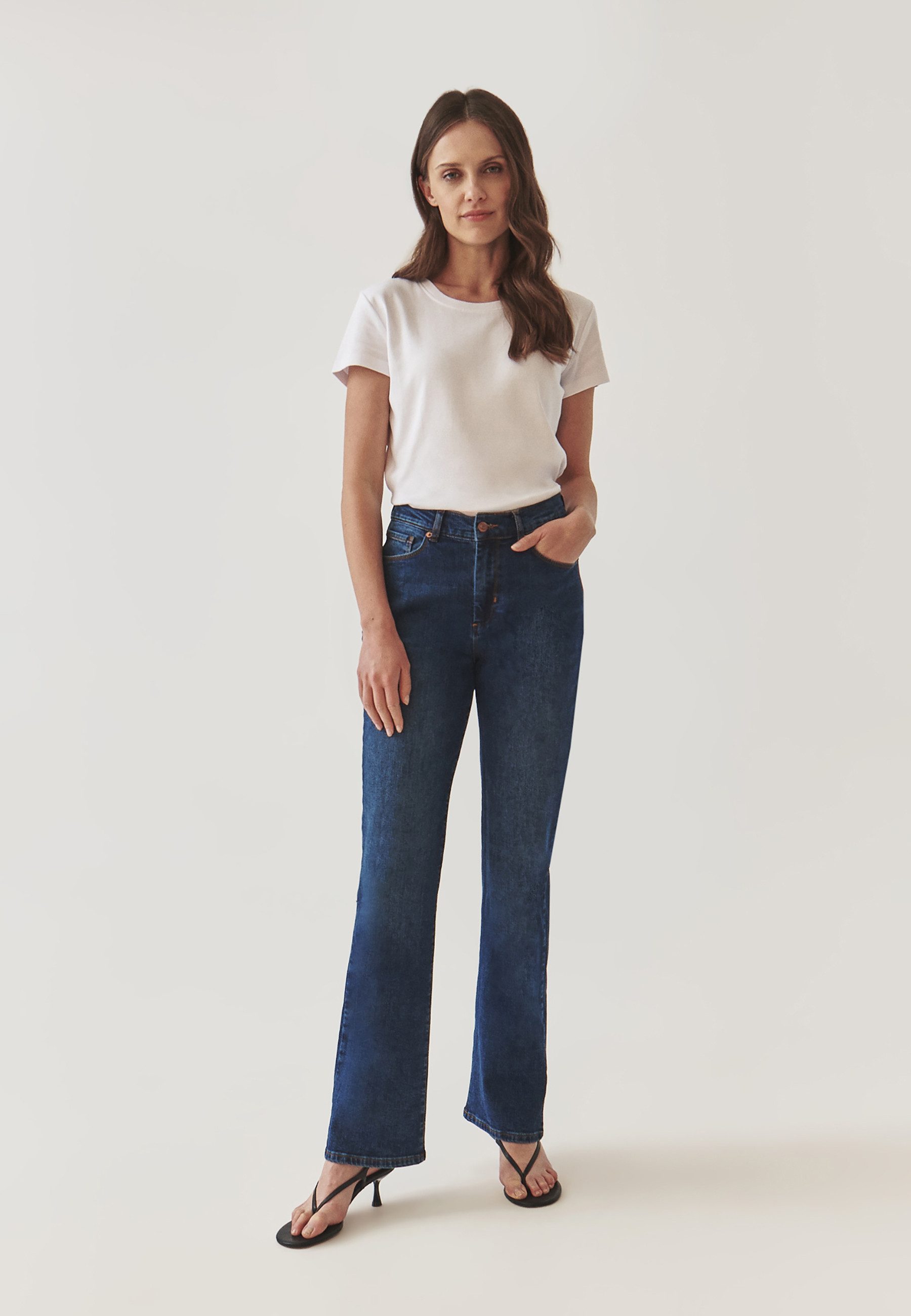 TATUUM Straight-Jeans Stilvolle Damenjeans Mit Leicht Ausgestelltem Bein - Rifo