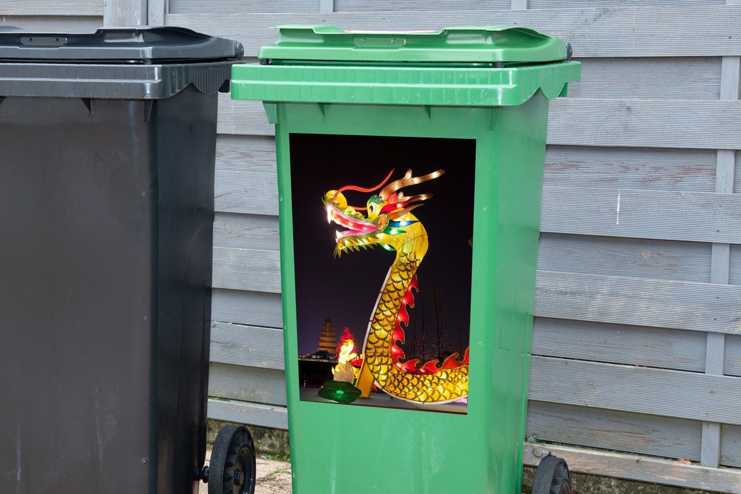 MuchoWow Wandsticker Chinesischer Drache in Abfalbehälter Licht Sticker, Nacht Mülltonne, Container, mit (1 Mülleimer-aufkleber, St), der