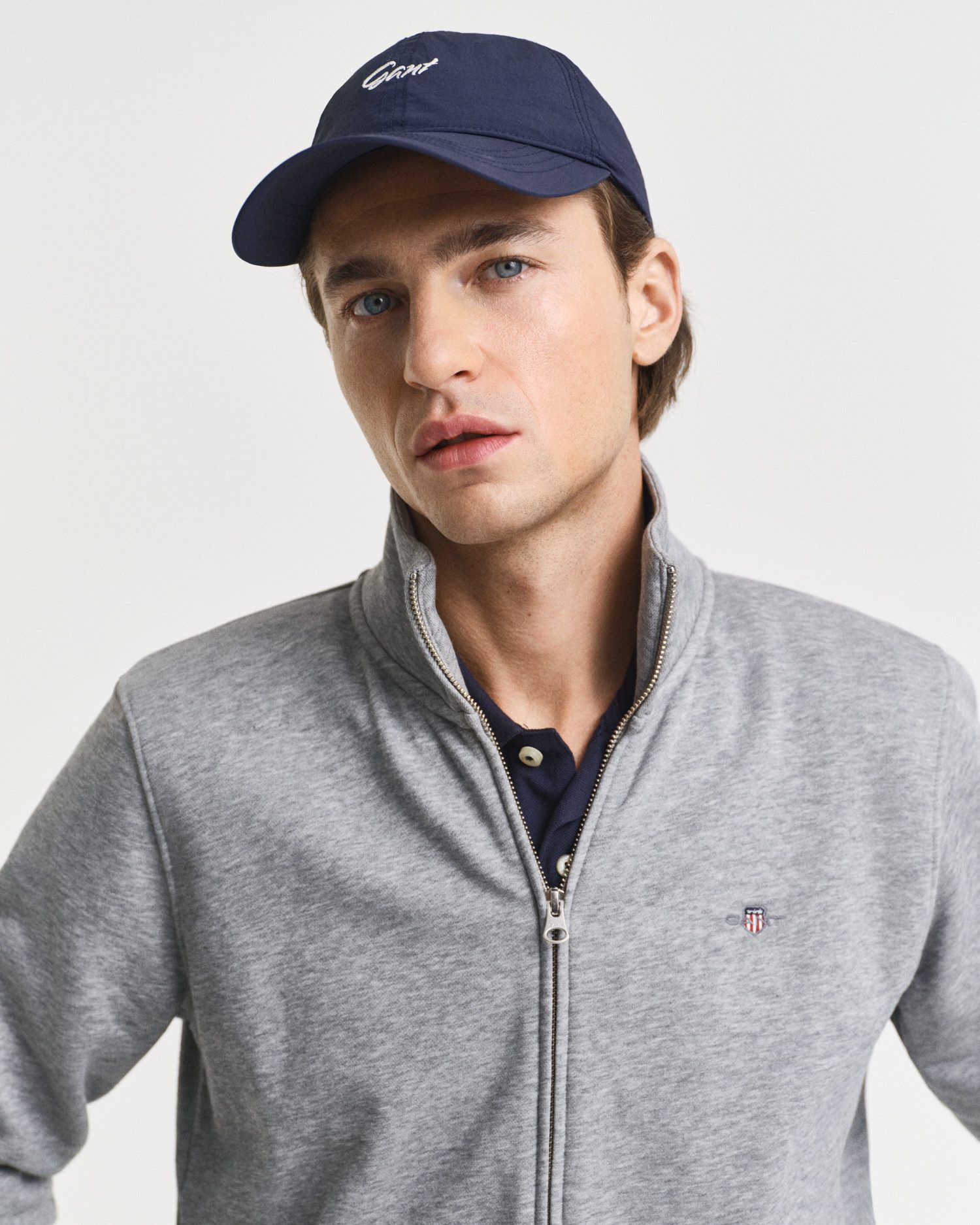 Gant Sweatjacke REG SHIELD FULL ZIP SWEAT mit Logostickerei auf der Brust