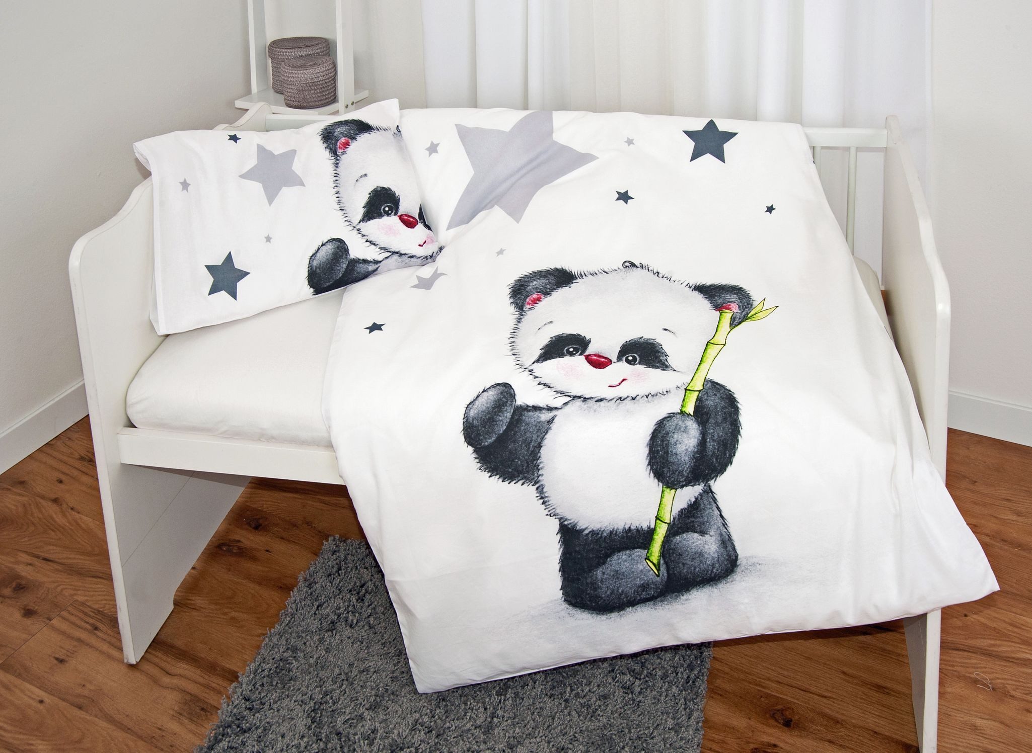 Herding Babybettwäsche 100x135cm Pandabär Sterne, Flanell, 2 teilig, süßer Pandabär mit vielen Sternen, Wendebettwäsche – Bild 2 von 5