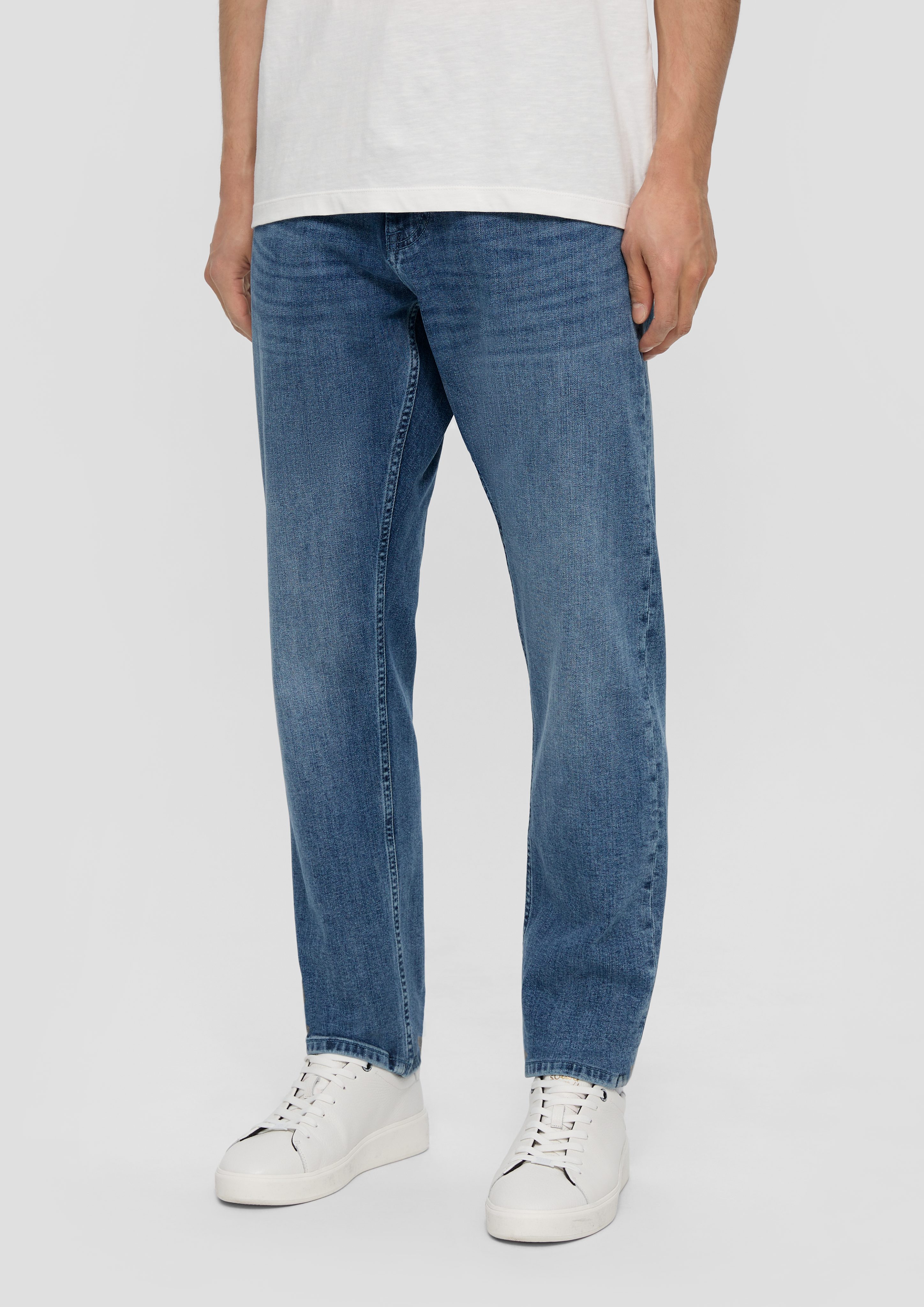 s.Oliver Stoffhose Jeans Mauro / Regular Fit / High Rise / Tapered Leg Label-Patch blau