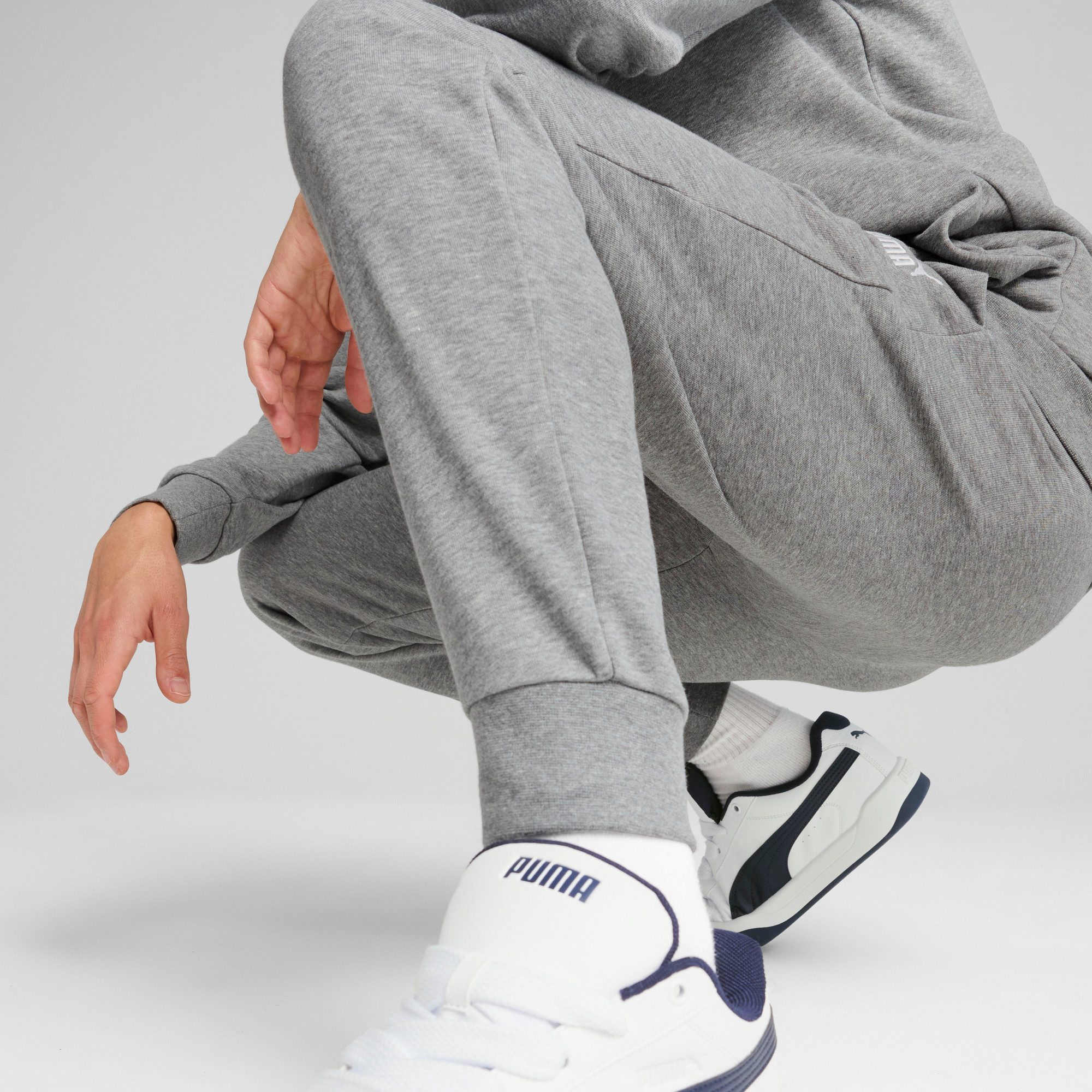 PUMA Trainingsanzug ESS NO1 LOGO TR KNITTED SUIT (2-tlg), zweiteiliges Set, mit hohem Kragen, mit gerippten Bündchen – Bild 4 von 5