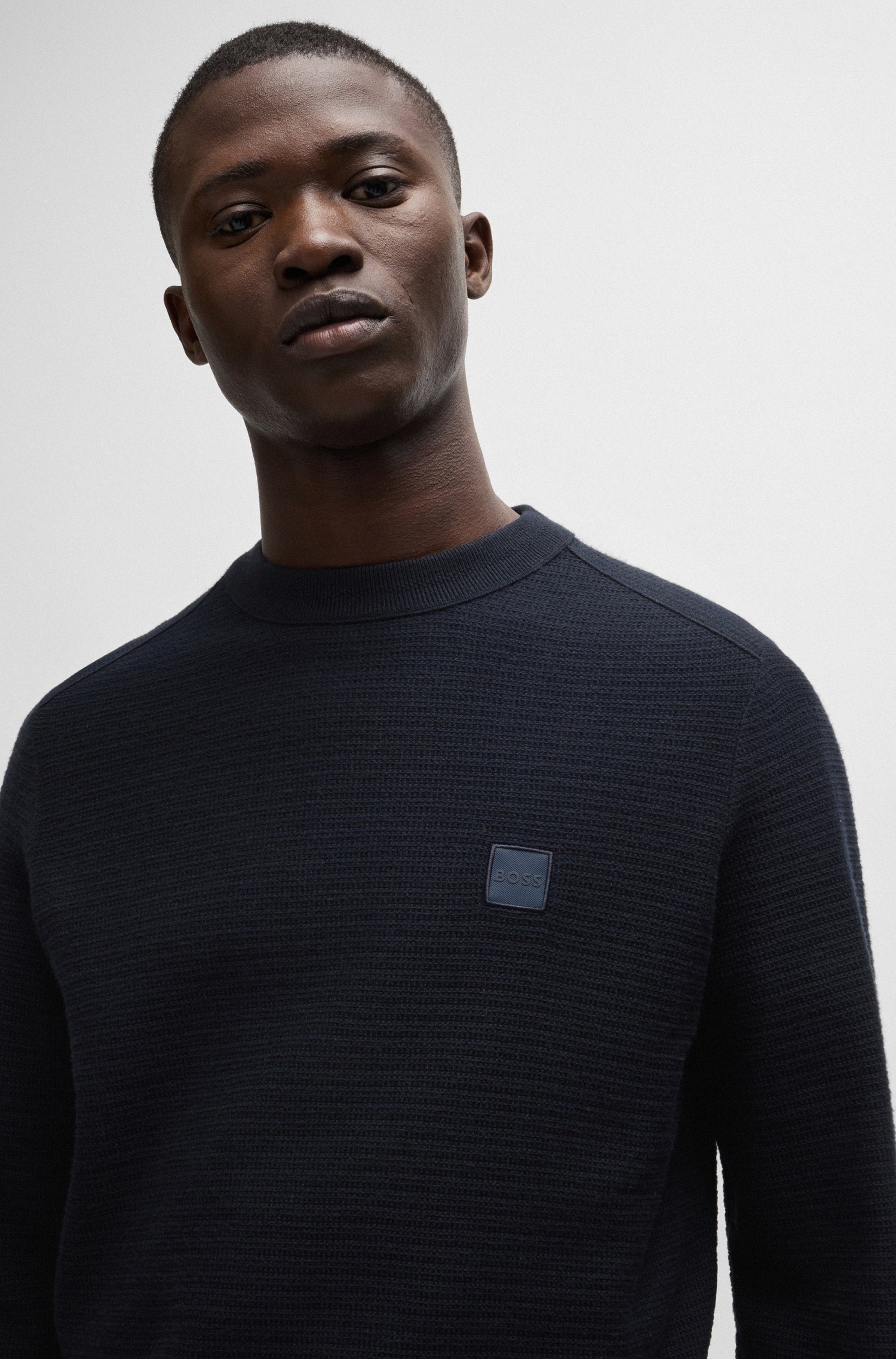 BOSS ORANGE Strickpullover Anion Rundhalsausschnitt, Regular Fit, BOSS-Label