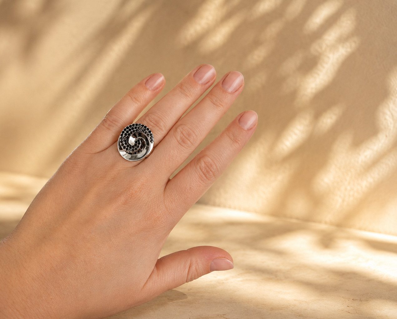 Sogni d'oro Fingerring "Spinellwirbel" mit schwarzem Spinell, Silber 925