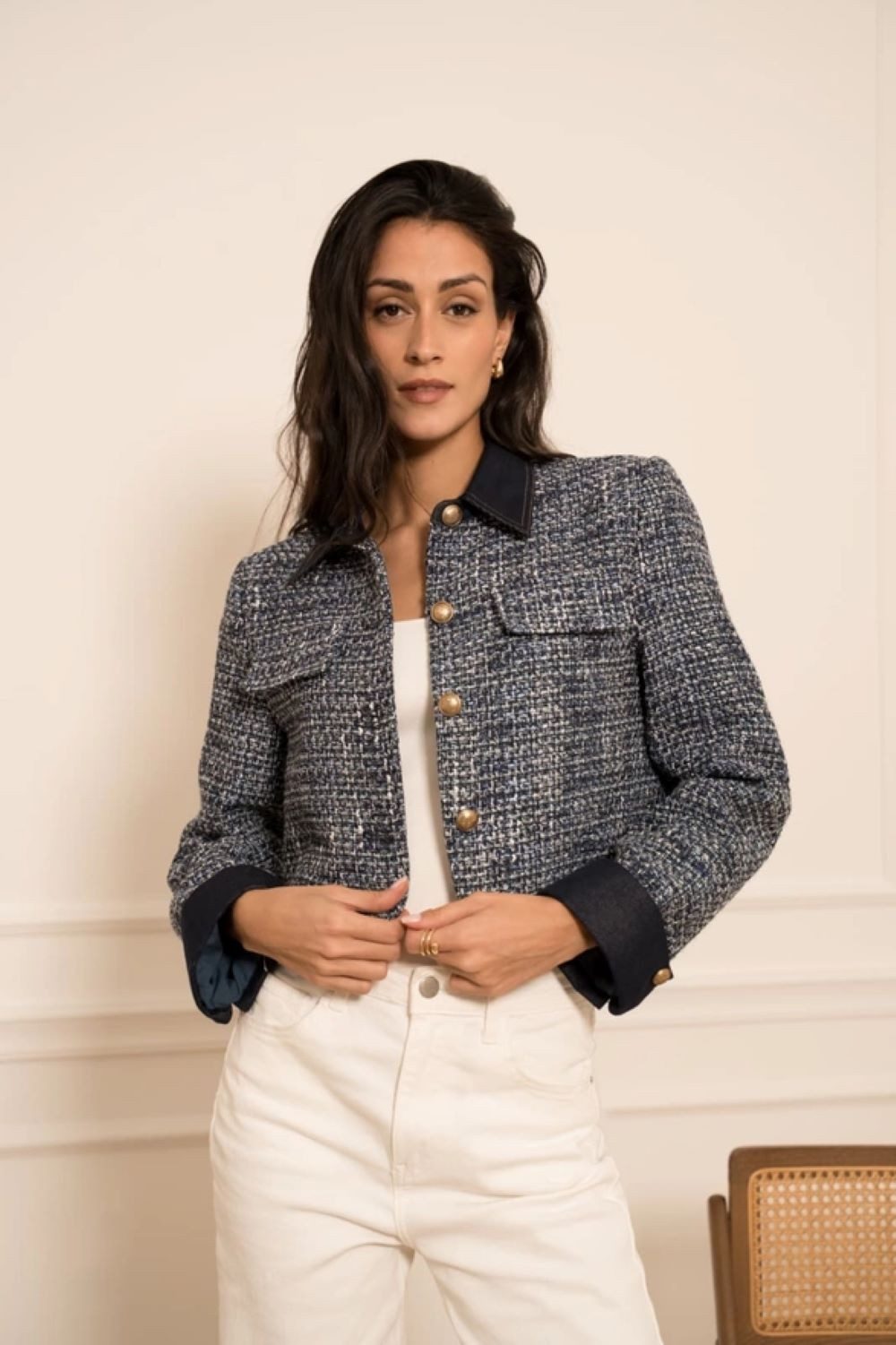 CHOKLATE PARIS Kurzjacke Tweedjacke mit Kontrastdetails Französisch inspirierter, zeitloser Stil