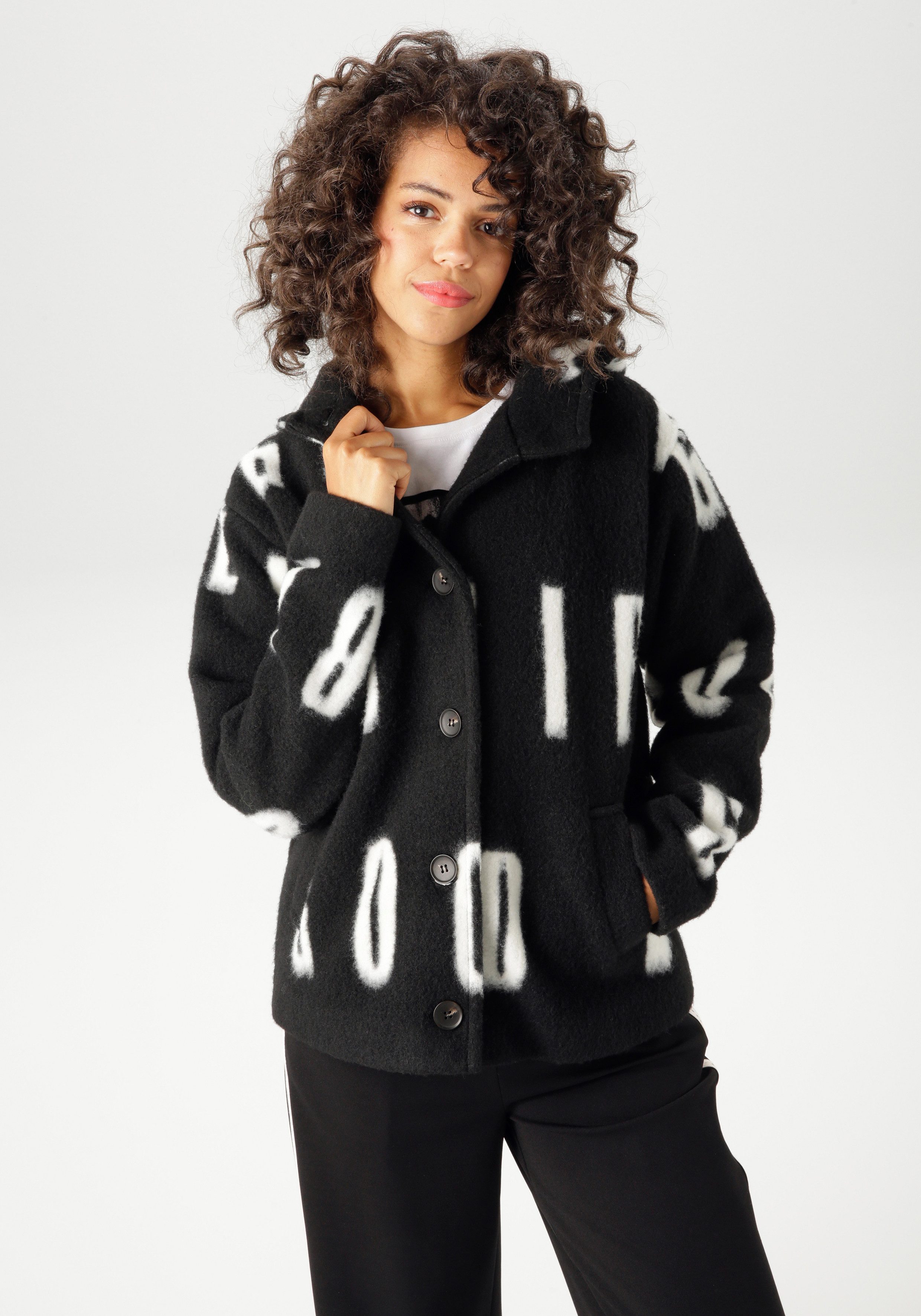 Aniston CASUAL Fleecejacke mit großflächigem "GOOD VIBES"-Schriftzug. Reduzierter Preis € 71,99. Unverbindliche Preisempfehlung € 89,99, (€ 71,99 pro 1 Stk)