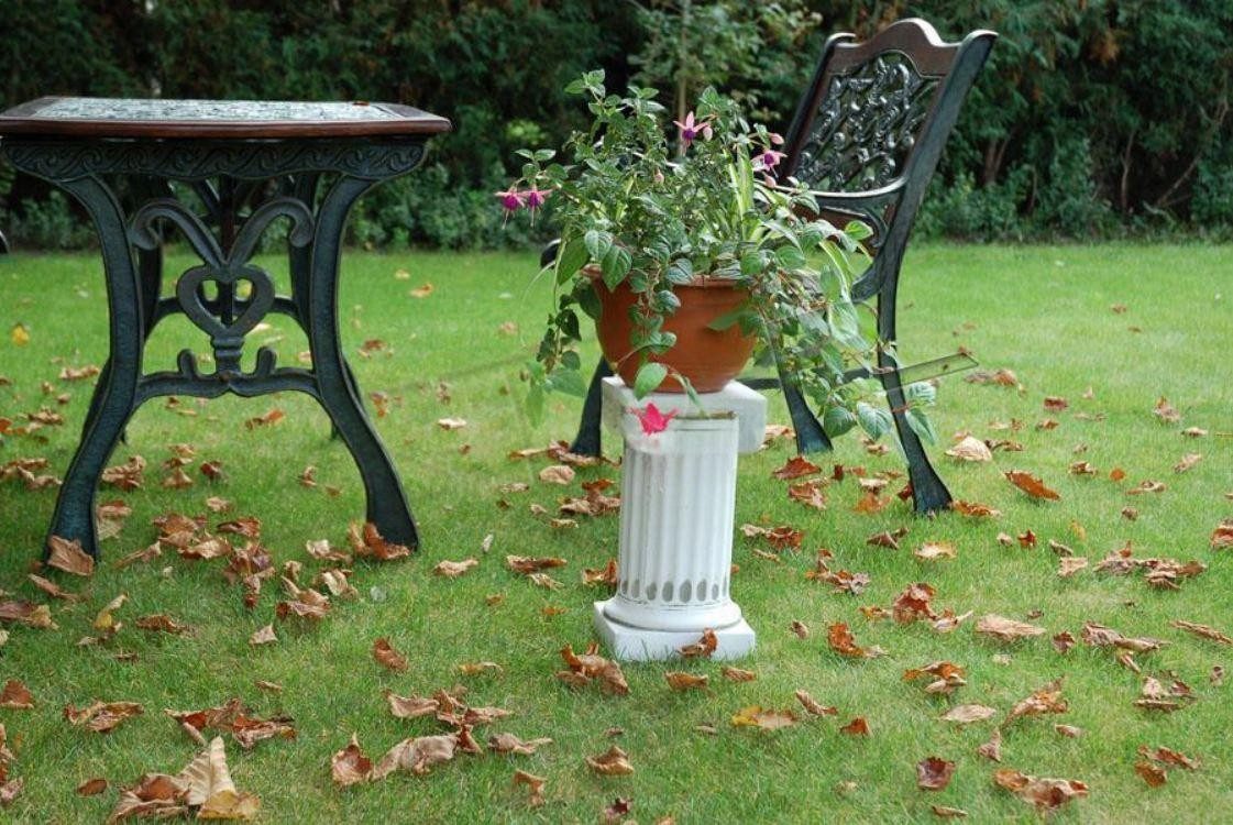 JVmoebel Dekosäule Blumenständer aus Metall für Garten und Terrasse, Made in Europa