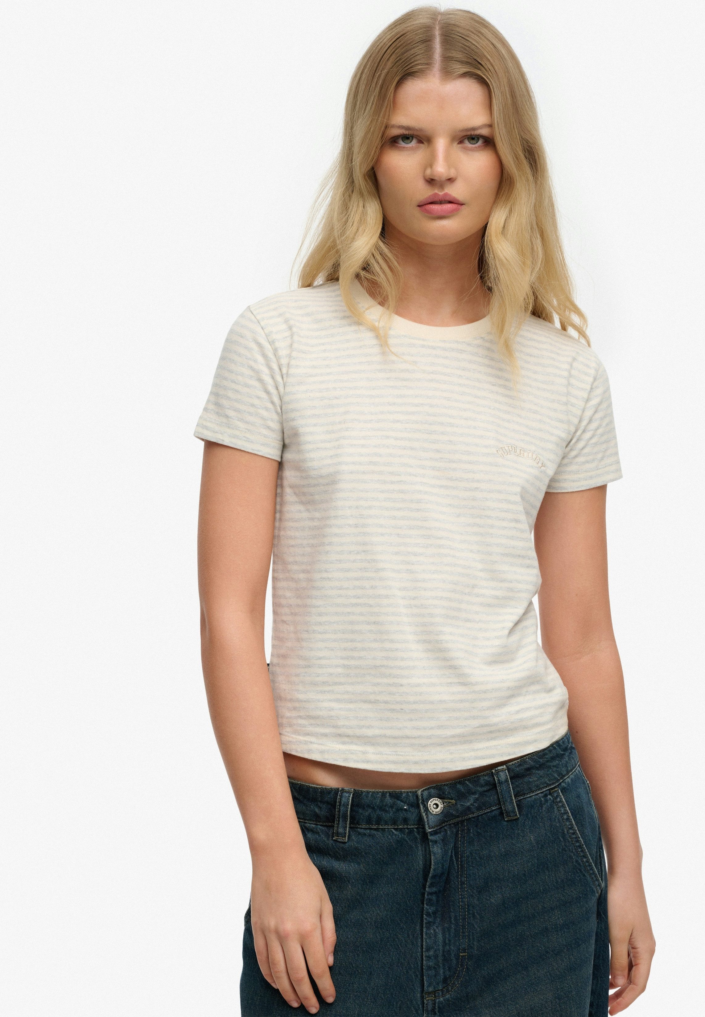 Superdry T-Shirt ESSENTIAL LOGO STR FITTED TEE angenehmes Tragegefühl durch günstig online kaufen