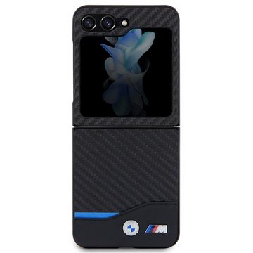 BMW Handyhülle Case für Galaxy Z Flip 5 Carbon Look Logo Metall 6,7 Zoll, Kantenschutz