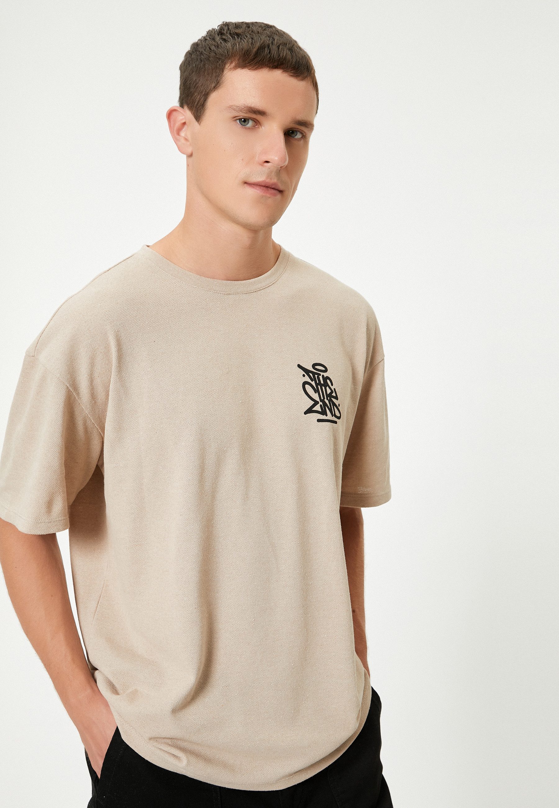 Koton T-Shirt Rundhalsausschnitt Kurzärmelig