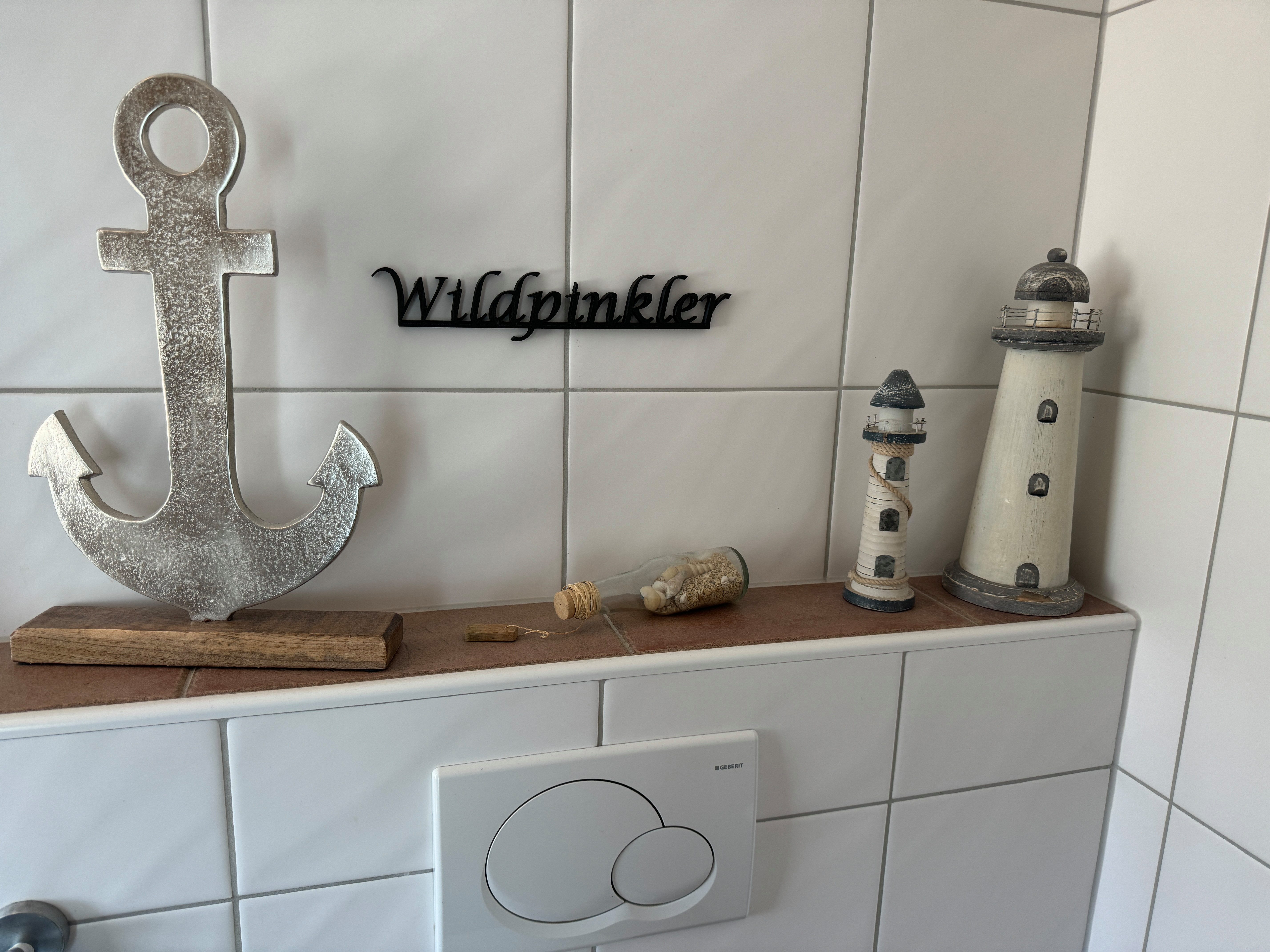 eXODA Deko-Schriftzug Schriftzug Wildpinkler für das Badezimmer oder WC (Schriftzug mit beiligenden Klebepunkten, Klebepunkte beiliegen)