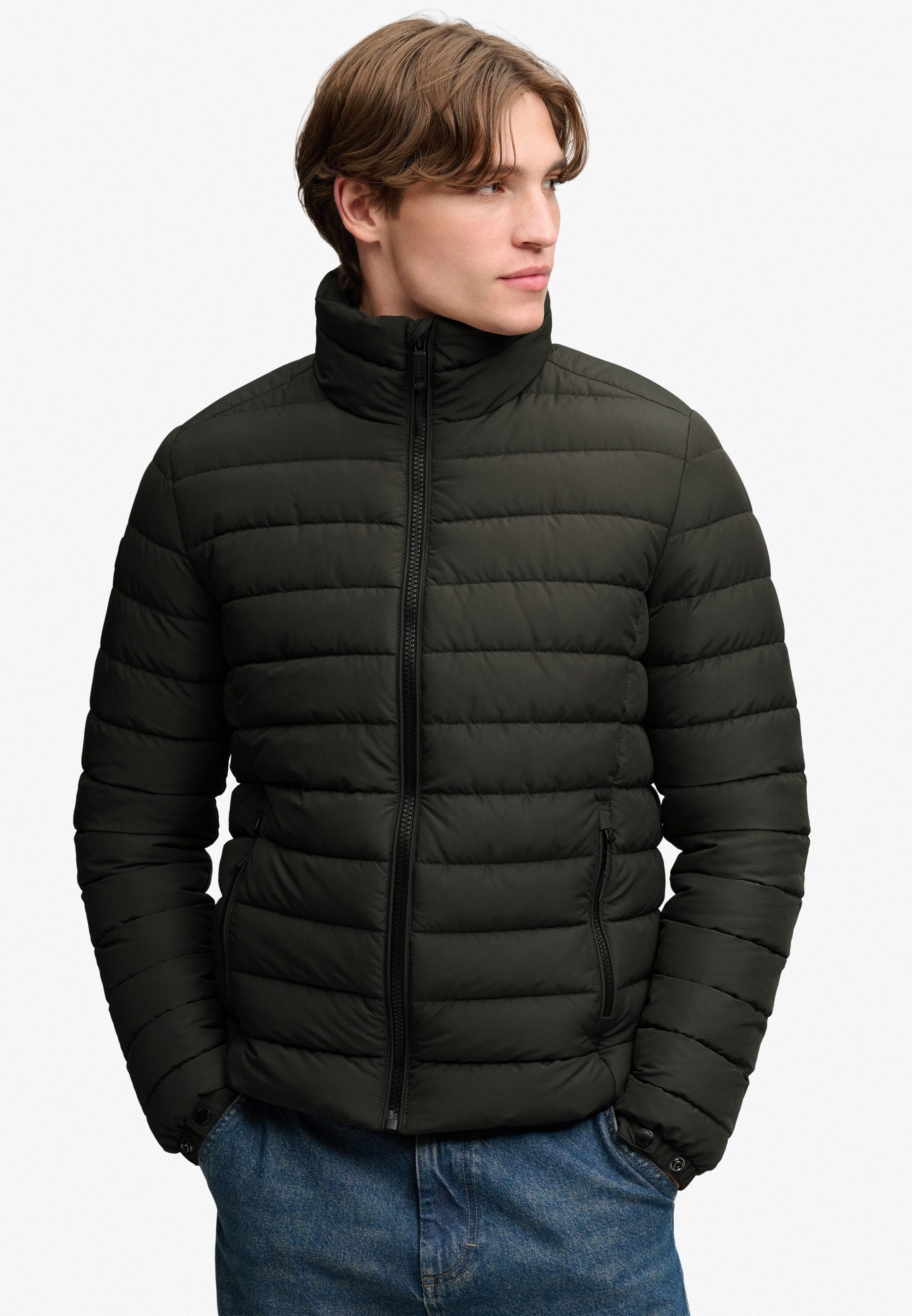 Superdry Steppjacke FUJI MIDWEIGHT PADDED JKT Kunstfaser, slim fit