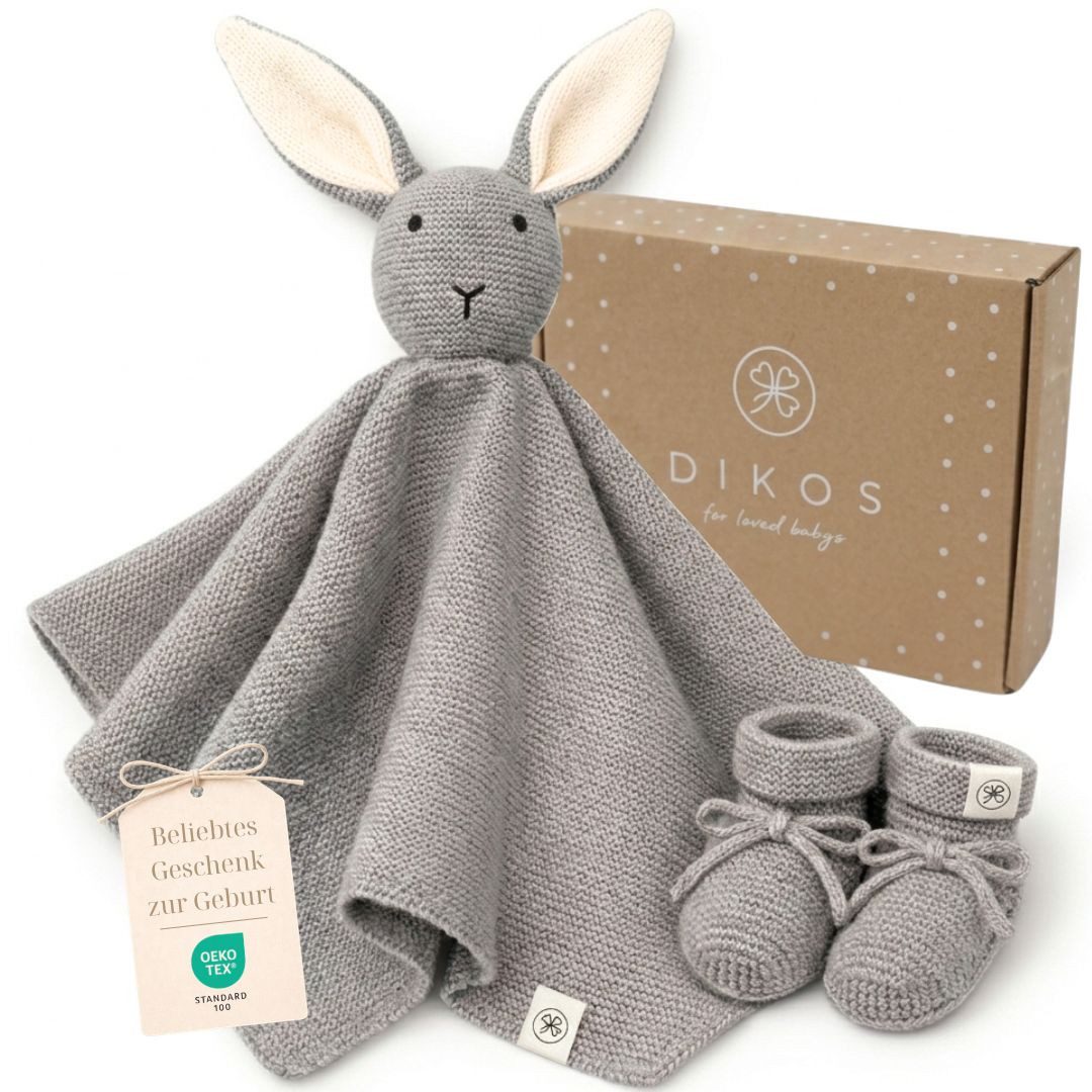 DIKOS Kuscheltuch SCHMUSE-Hase mit Söckchen 100% Bio-Baumwolle PREMIUM Geschenkset, (Strick-Set, Schnuffeltuch mit süßem Hasen - perfekt als erster Kuschelfreund), Geschenk zur Geburt, Babygeschenk, Erstausstattung Neugeborene