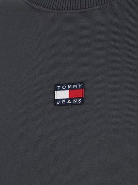 Tommy Jeans Sweatshirt TJM RLX XS BADGE CREW mit Tommy Jeans Stickerei