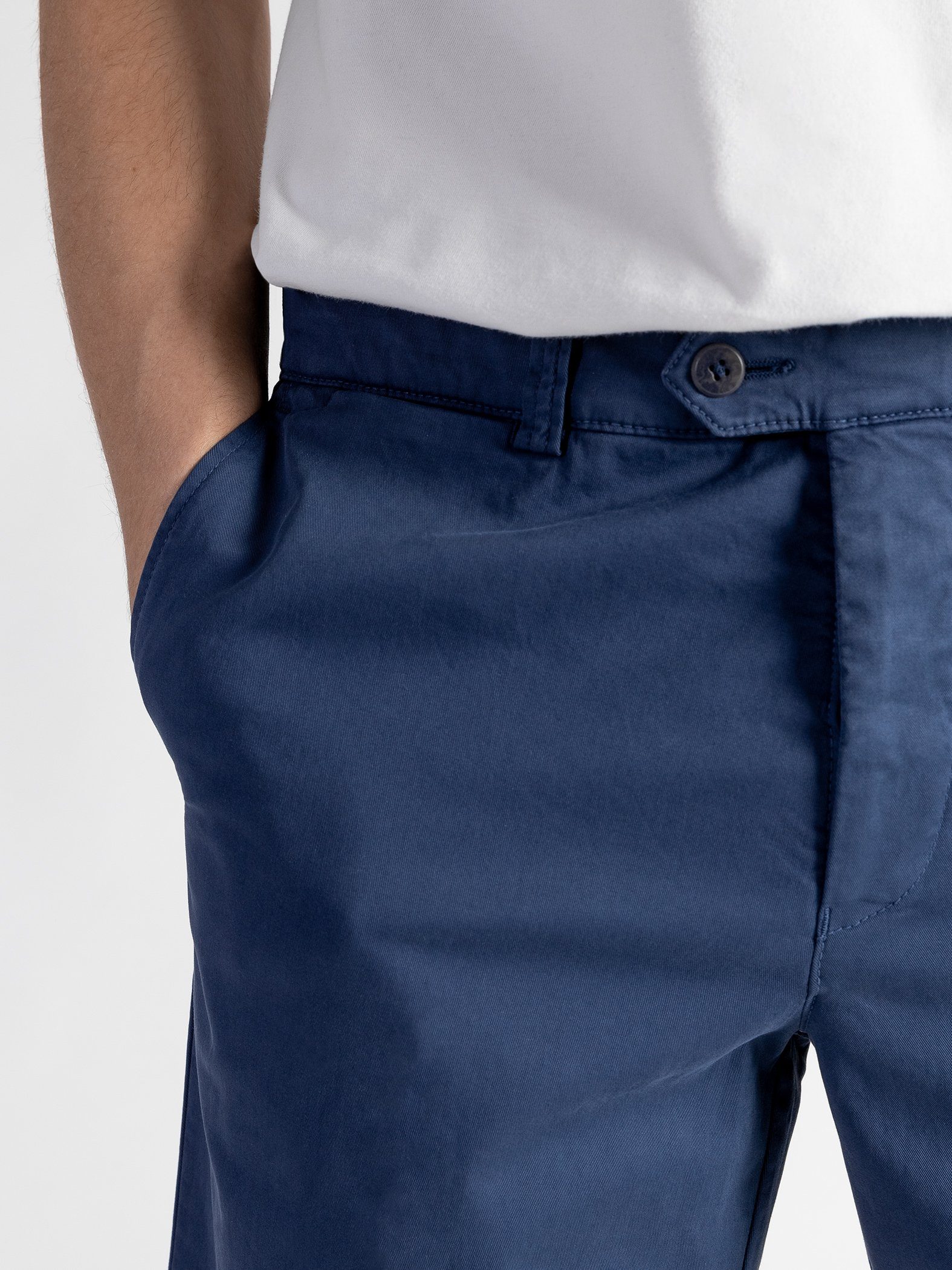 TwoMates Shorts Shorts Farbauswahl, GOTS-zertifiziert Blau elastischem Bund, mit
