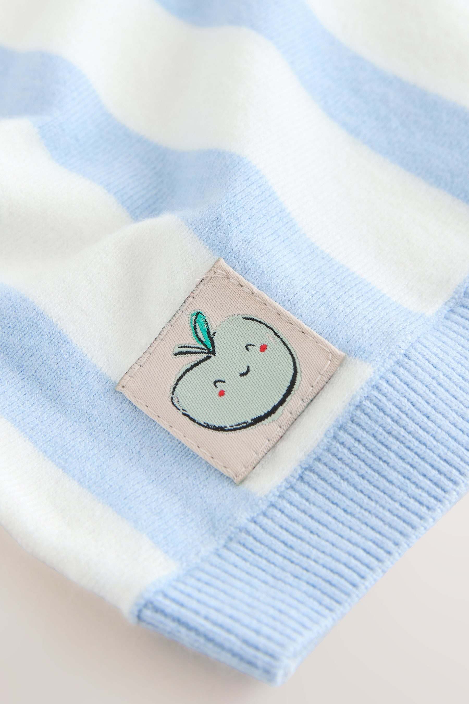 Next Polokragenpullover Strick-Poloshirt mit geknöpftem Kragen und Motiv (1-tlg)