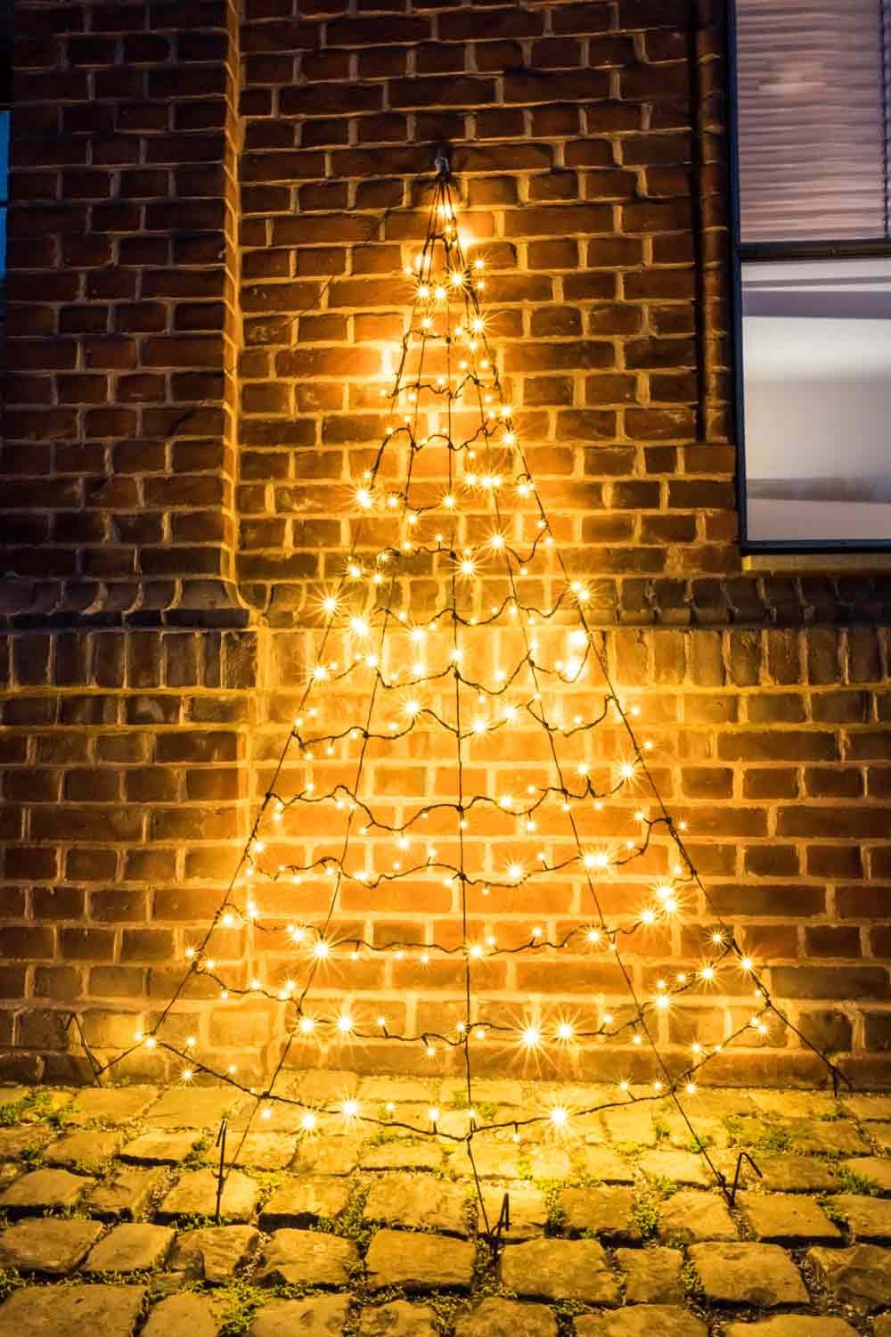 F-H-S International LED-Lichternetz Galaxy, Weihnachtsbaum für Hauswand hochwertig 200 LEDs 2m