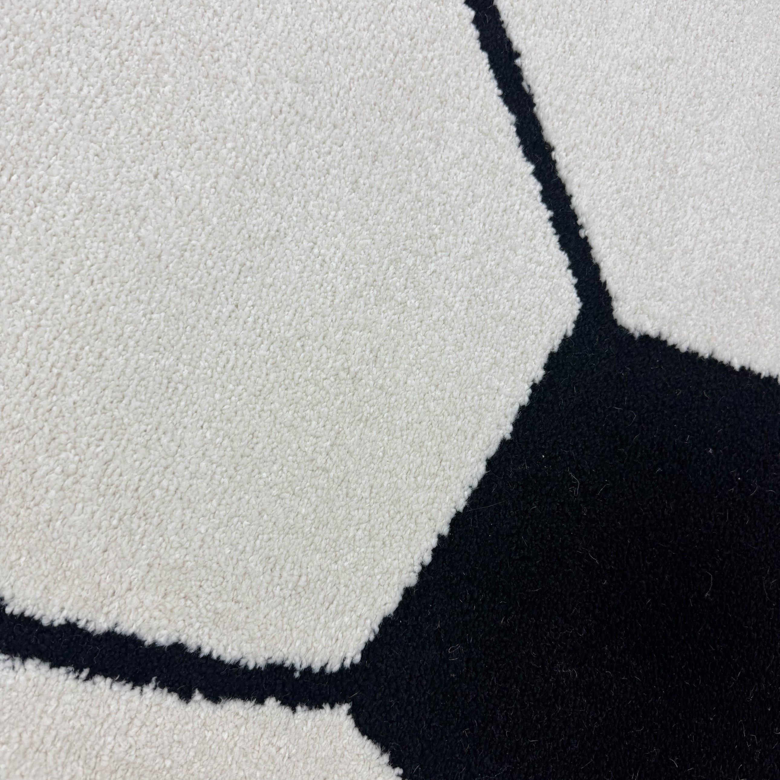 TeppichHome24 Kinderteppich Fußballteppich rund Weich & robust für Kinderzimmer in Schwarz Weiß, rund, Höhe: 12 mm – Bild 4 von 5