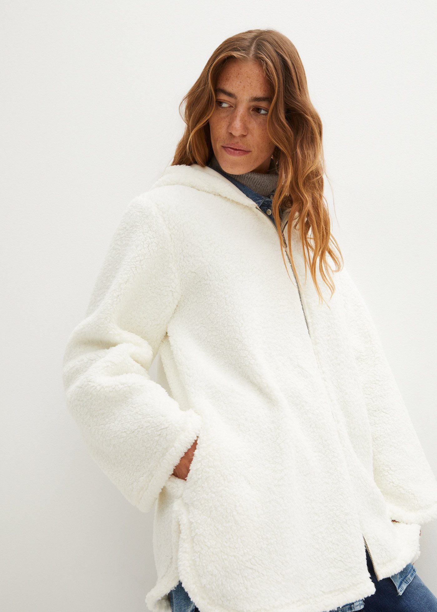 bonprix Fleecejacke Winterjacke mit Kapuze aus Teddy-Fleece in A-Linie mit Seitenschlitzen