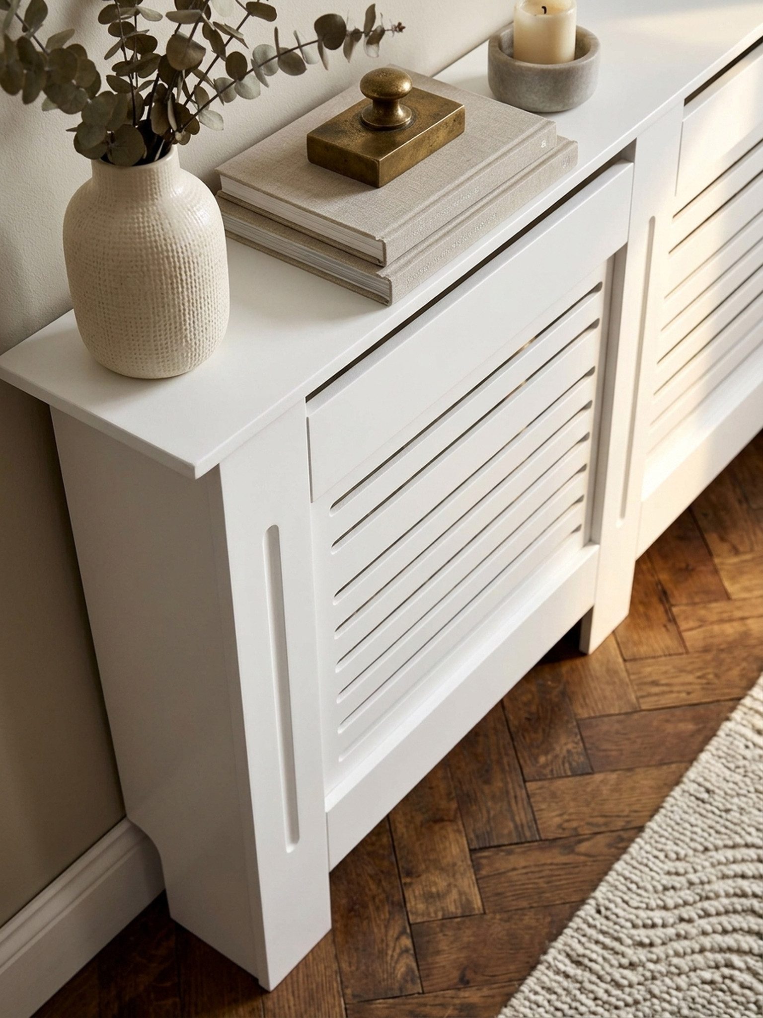 KADIMA DESIGN Heizungsverkleidung Heizkörperabdeckung mit Lamellenmuster, Raumaufwertung & Eleganz, MDF – Bild 4 von 5