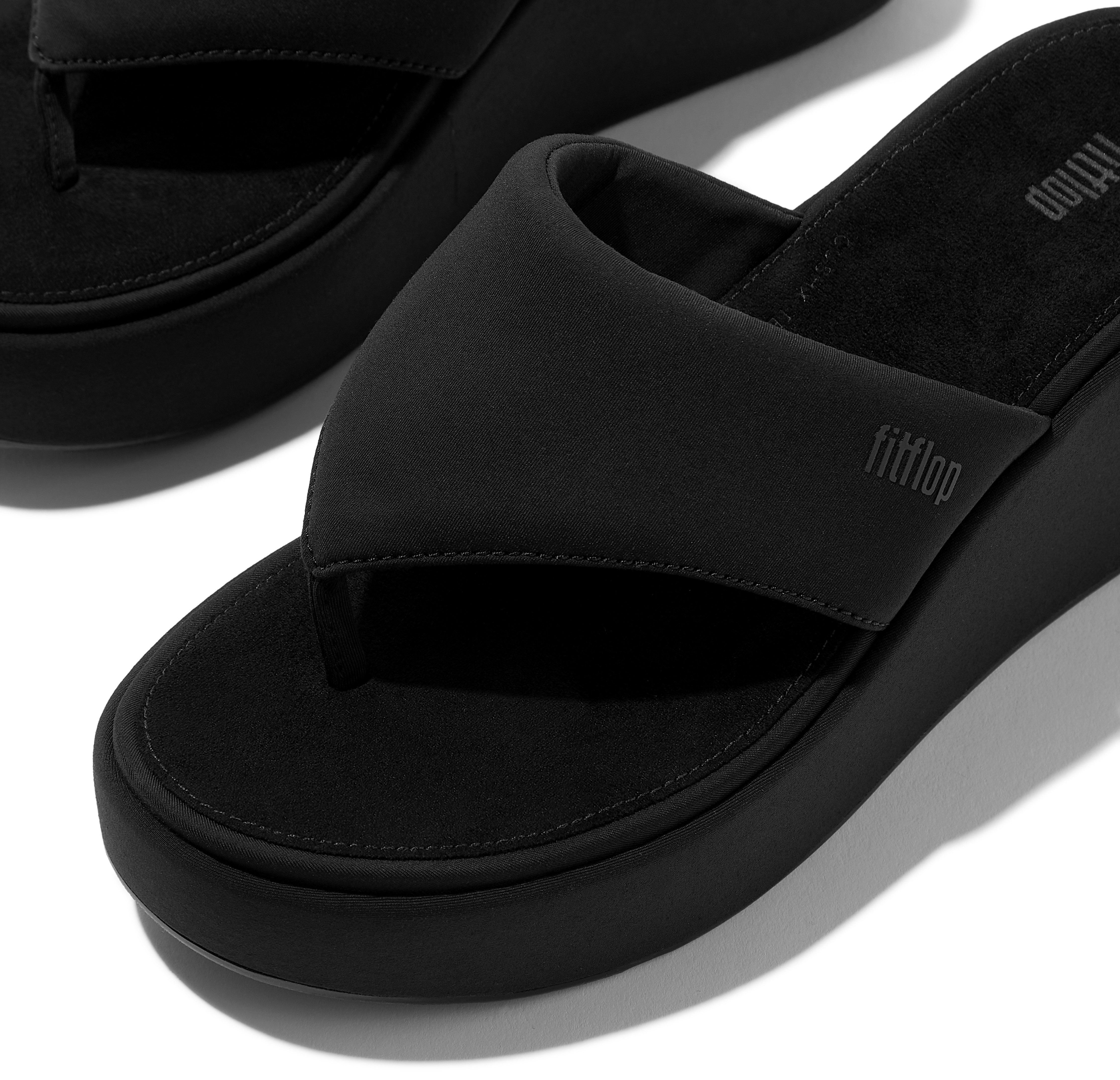 Fitflop PLATFFORMS WEDGE Zehentrenner Keilsandale, Plateauschuh, Dianette mit gepaddeter Bandage