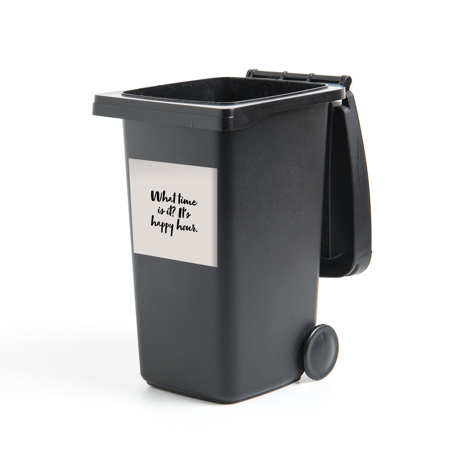 MuchoWow Wandsticker Zitate - Wie spät ist es, es ist Happy Hour - Sprichwörter - Alkohol (1 St), Mülleimer-aufkleber, Mülltonne, Sticker, Container, Abfalbehälter