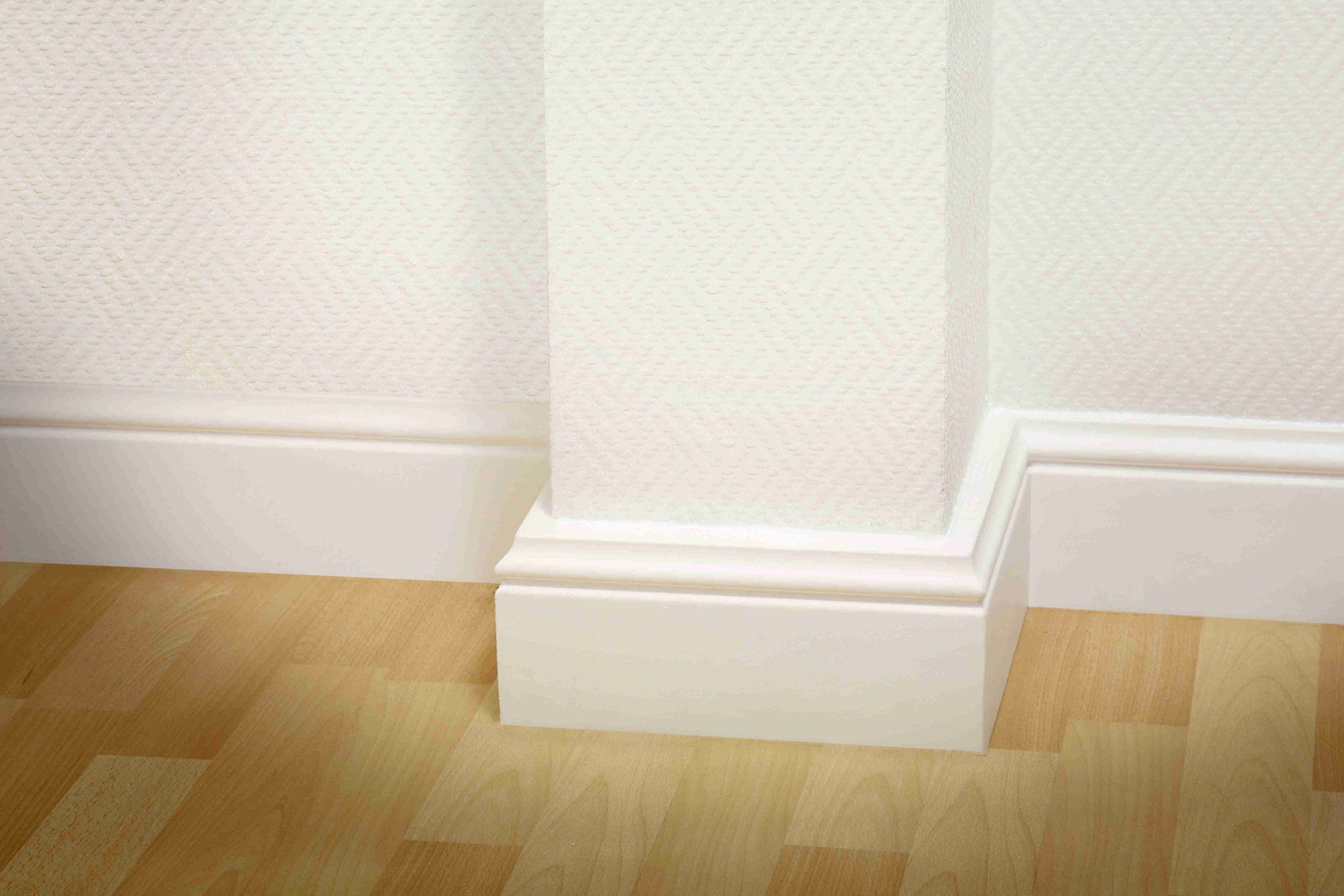 Homestar Zierleiste Fußleiste CF 12, 15 x 120 mm, Länge 2 m, einfache Montage durch Ankleben mit HOMESTAR® SX100, HD-Polymer, für einen stilvollen Abschluss am Übergang von Wand zu Fußboden