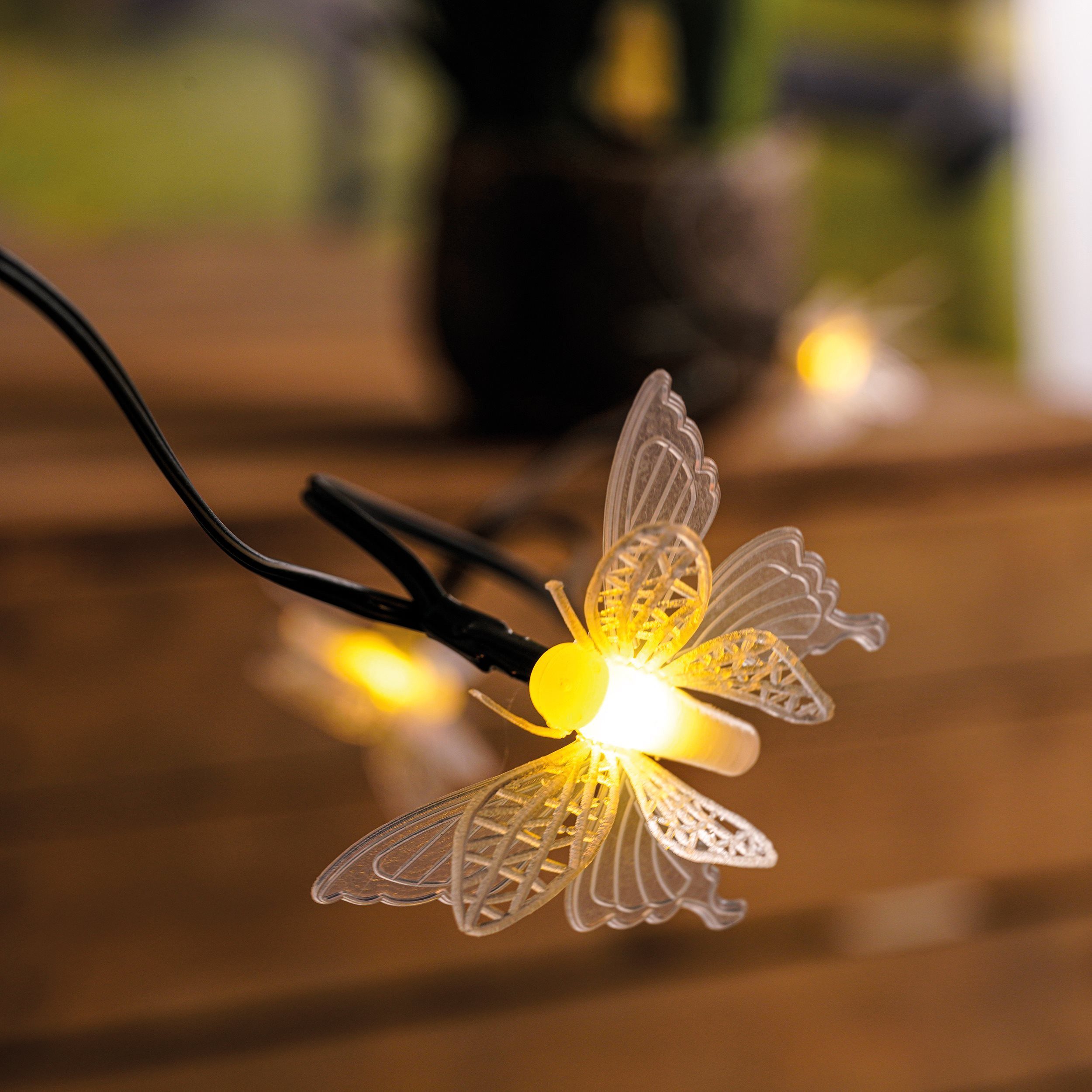 esotec LED Gartenleuchte Solarkette 30 Schmetterlinge 9m +2m Zuleitung 3000K winterfest 102183, LED fest integriert