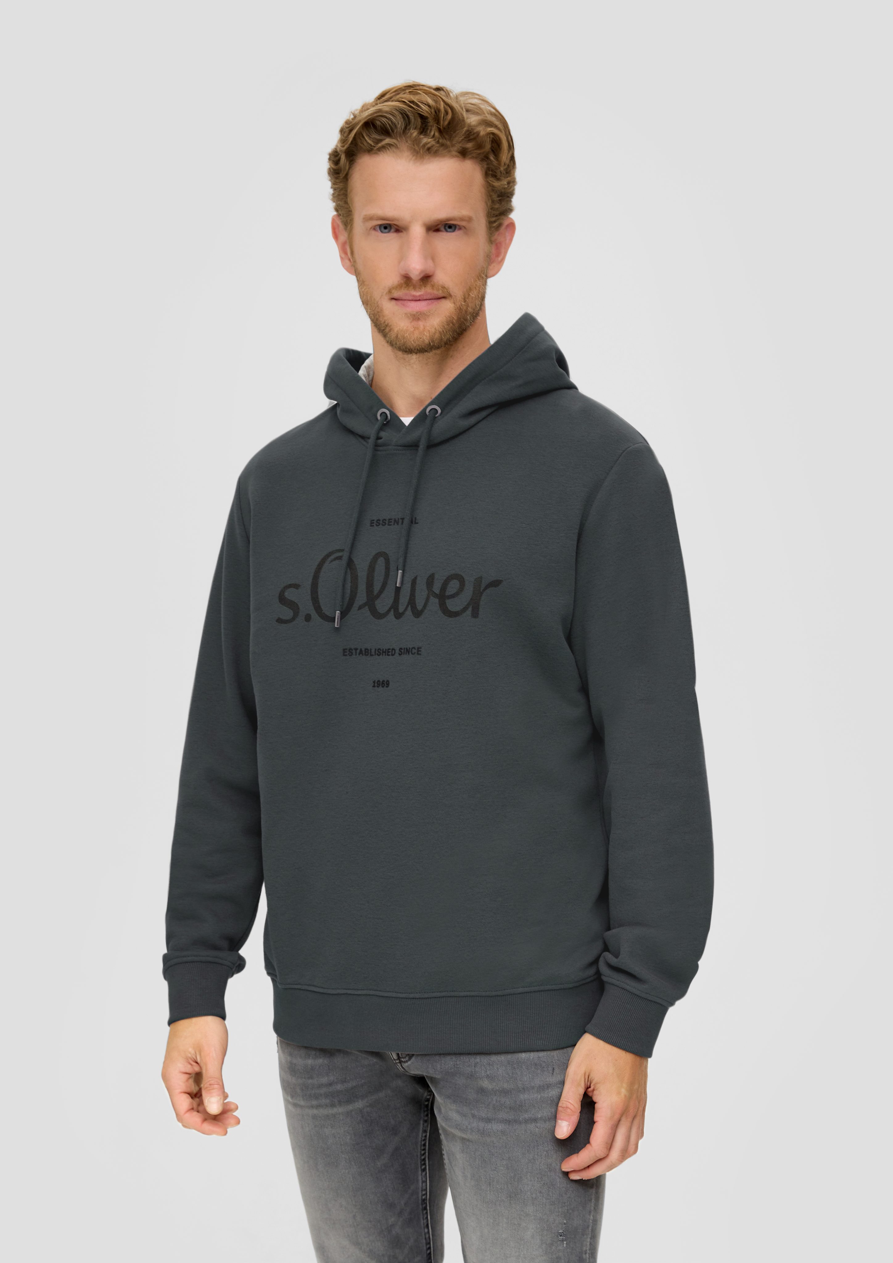 s.Oliver Sweatshirt Logo-Hoodie in Sweat-Qualität Logo dunkelgrau
