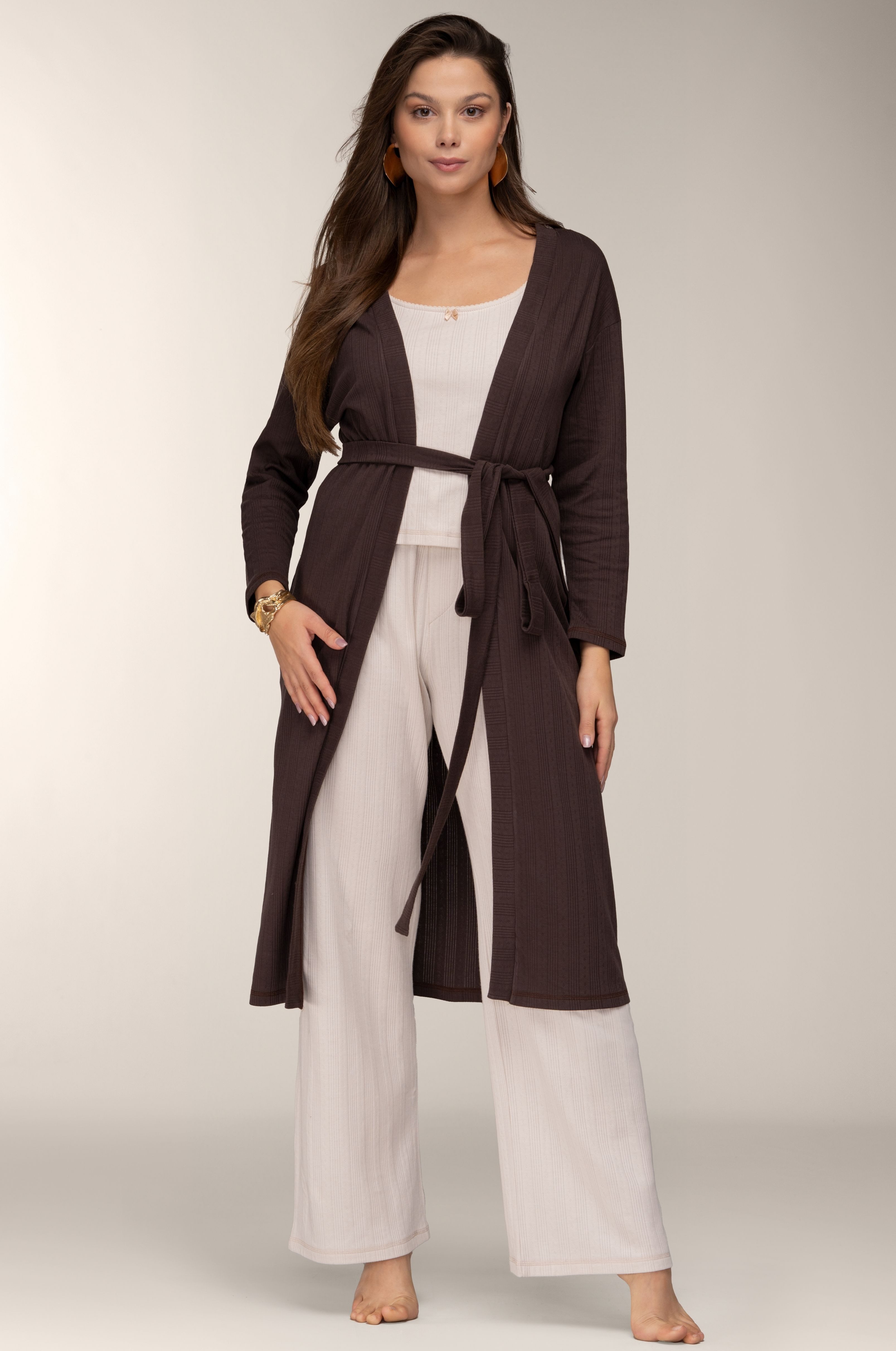 Mademoiselle Sommeil Morgenmantel aus Pointelle-Strick in Dunkelbraun, Bindegürtel, Taschen, Kimono-Kragen, Bindegürtel, aus 100% Baumwolle, gefertigt in Polen