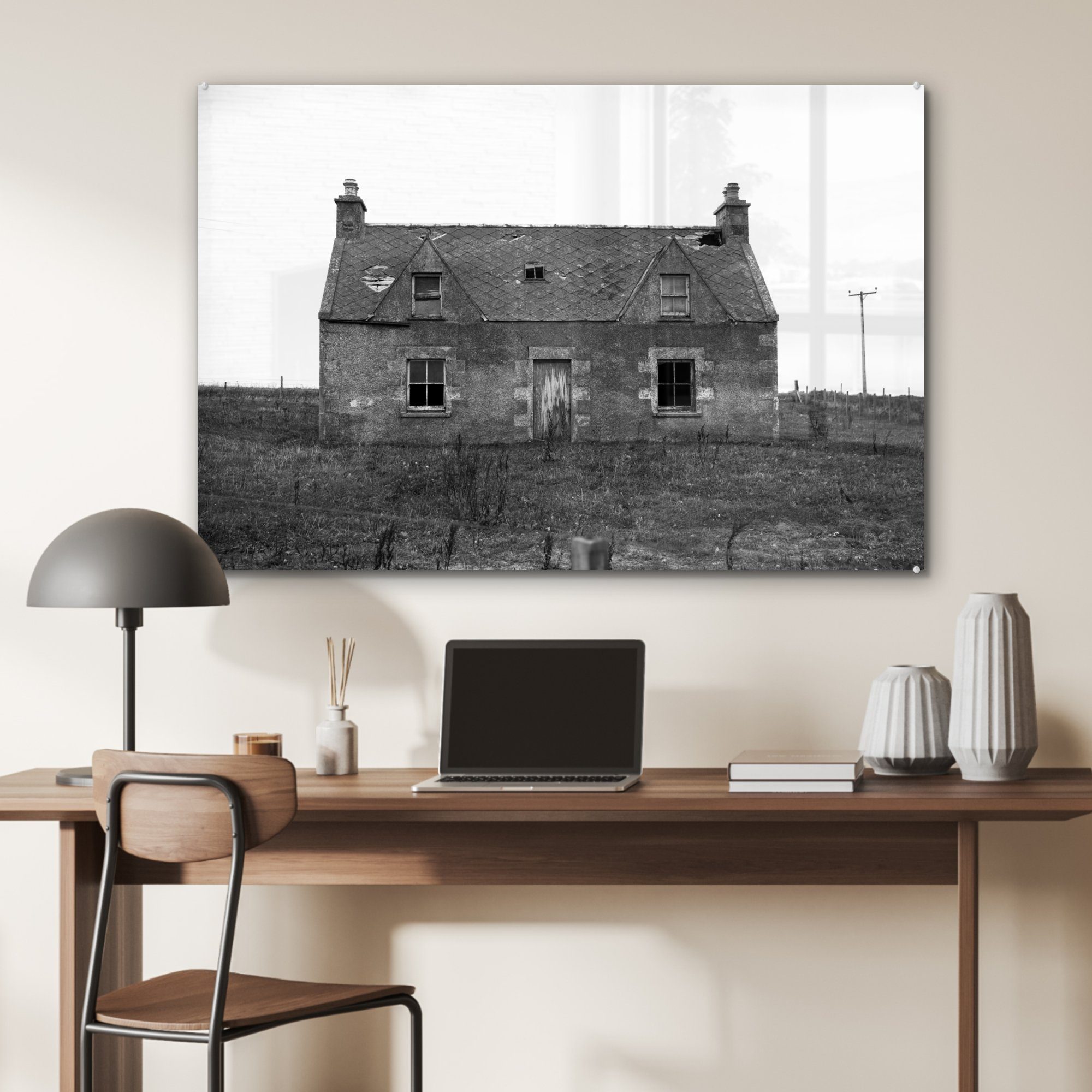 MuchoWow und Haus & (1 St), Verlassenes Schlafzimmer Acrylglasbilder Wohnzimmer weiß, schwarz Acrylglasbild -