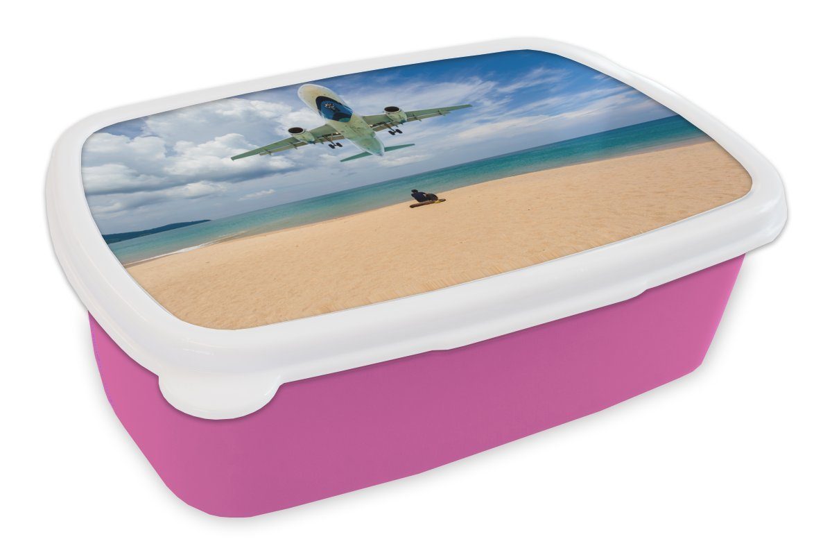 Mädchen, rosa Kunststoff Lunchbox Flugzeug tief fliegt Snackbox, MuchoWow Brotbox für (2-tlg), Kunststoff, Erwachsene, Brotdose Kinder, Person, über eine