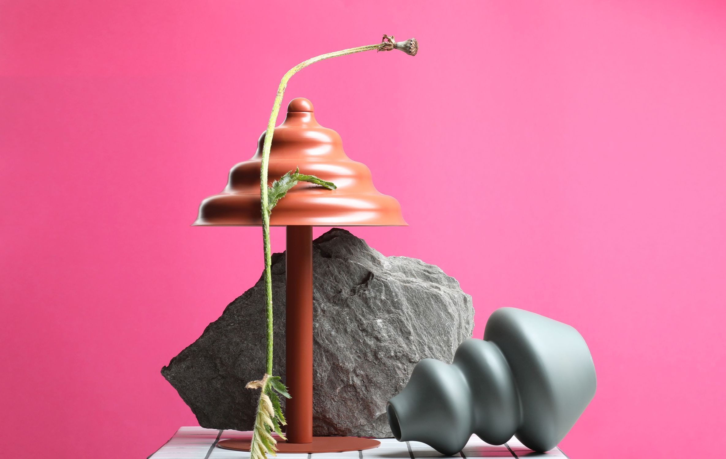 Licht-Erlebnisse Tischleuchte NAREN, Glas Metall G9 Ø 22.5 cm 36 cm Ziegelrot rund Modern Beistelllampe