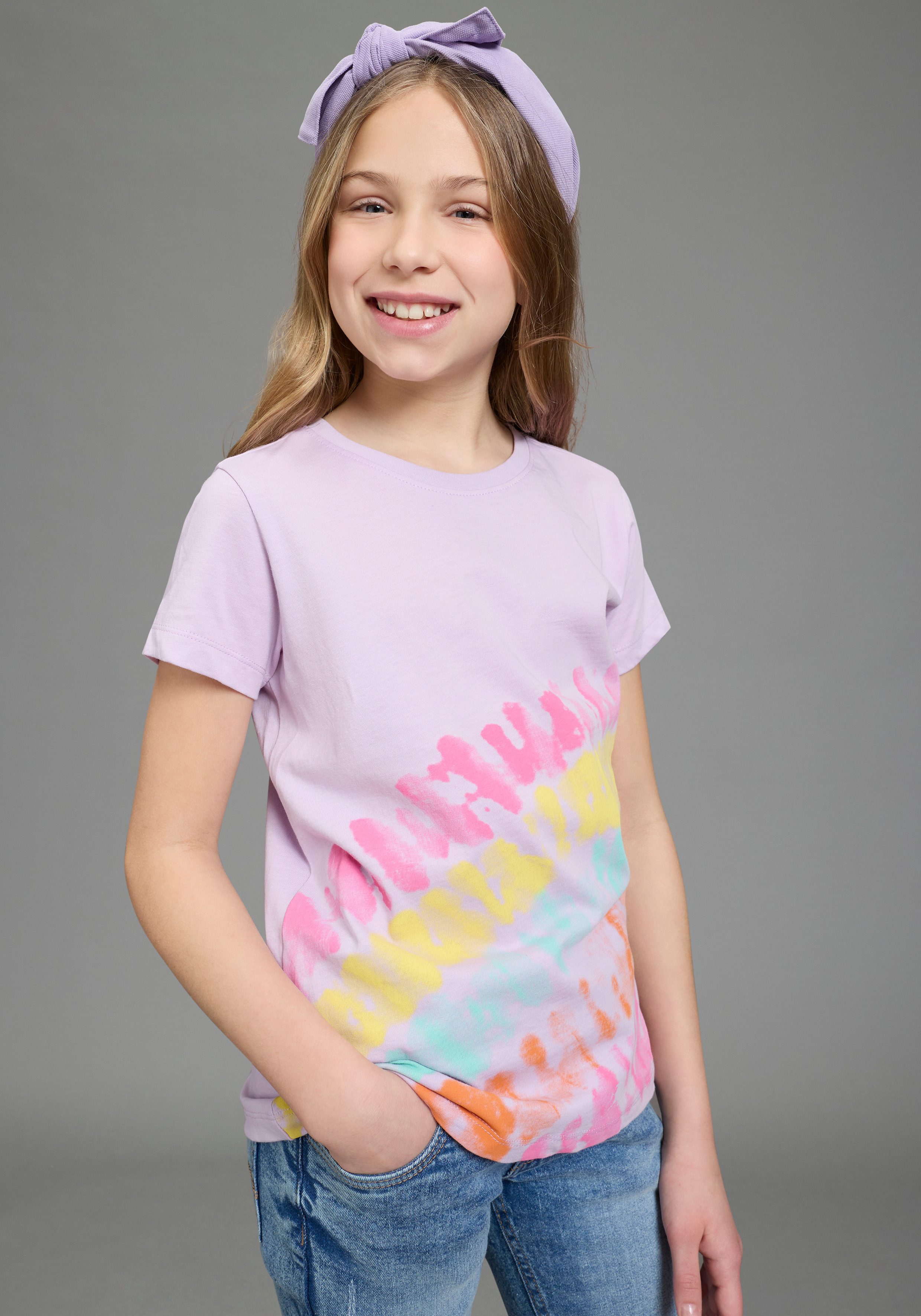 KIDSWORLD T-Shirt Shirt mit Regenbogen-Print Kurzarm, hüftlang geschnitten, bedruckt, Rundhals-Ausschnitt