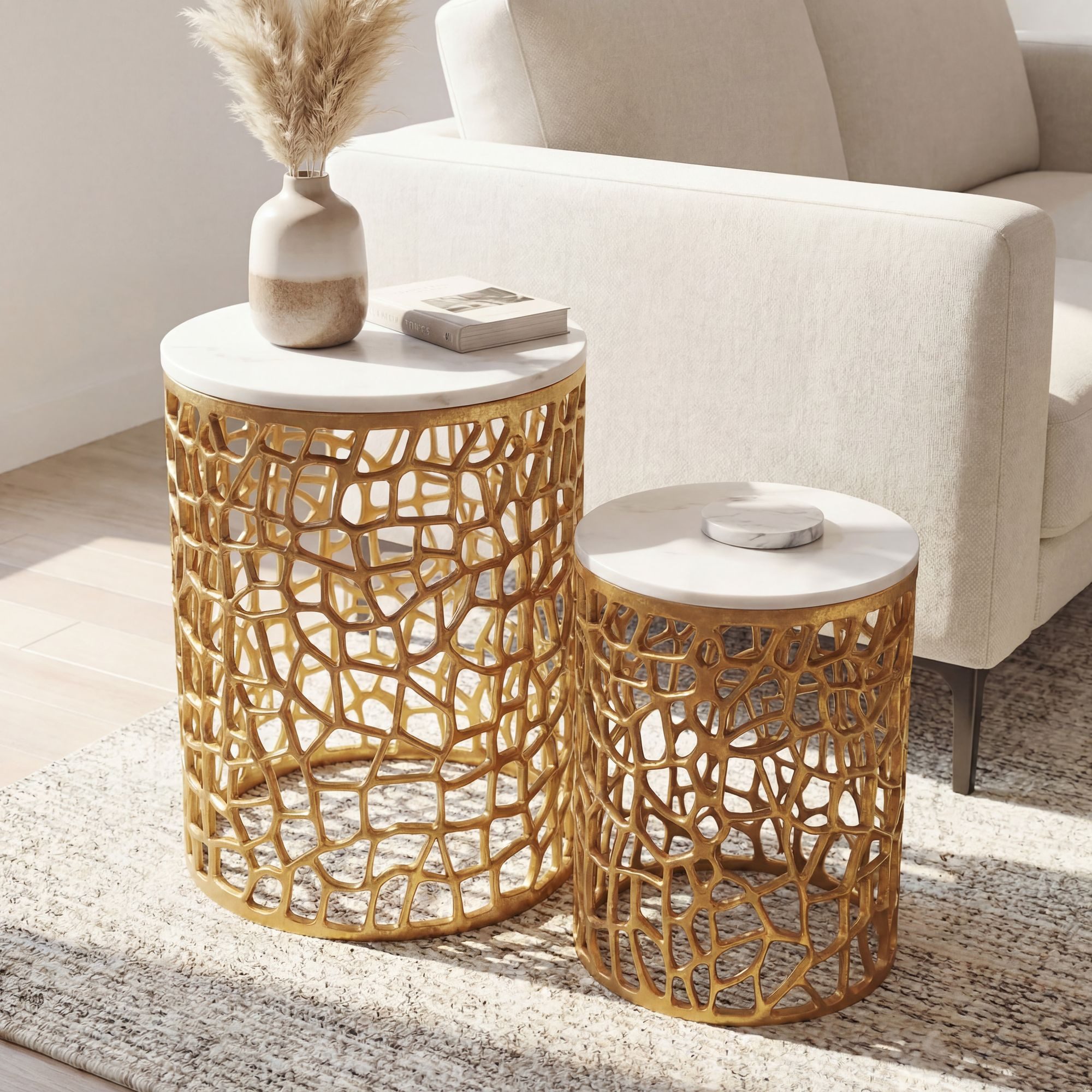 FINEBUY Satztisch FB117900 2er Set Couchtisch Gold Wohnzimmertisch Beistelltisch Marmor (Elegante Wohnzimmertische im schicken Zweierset), Weißer Naturstein kombiniert mit Metallgitter