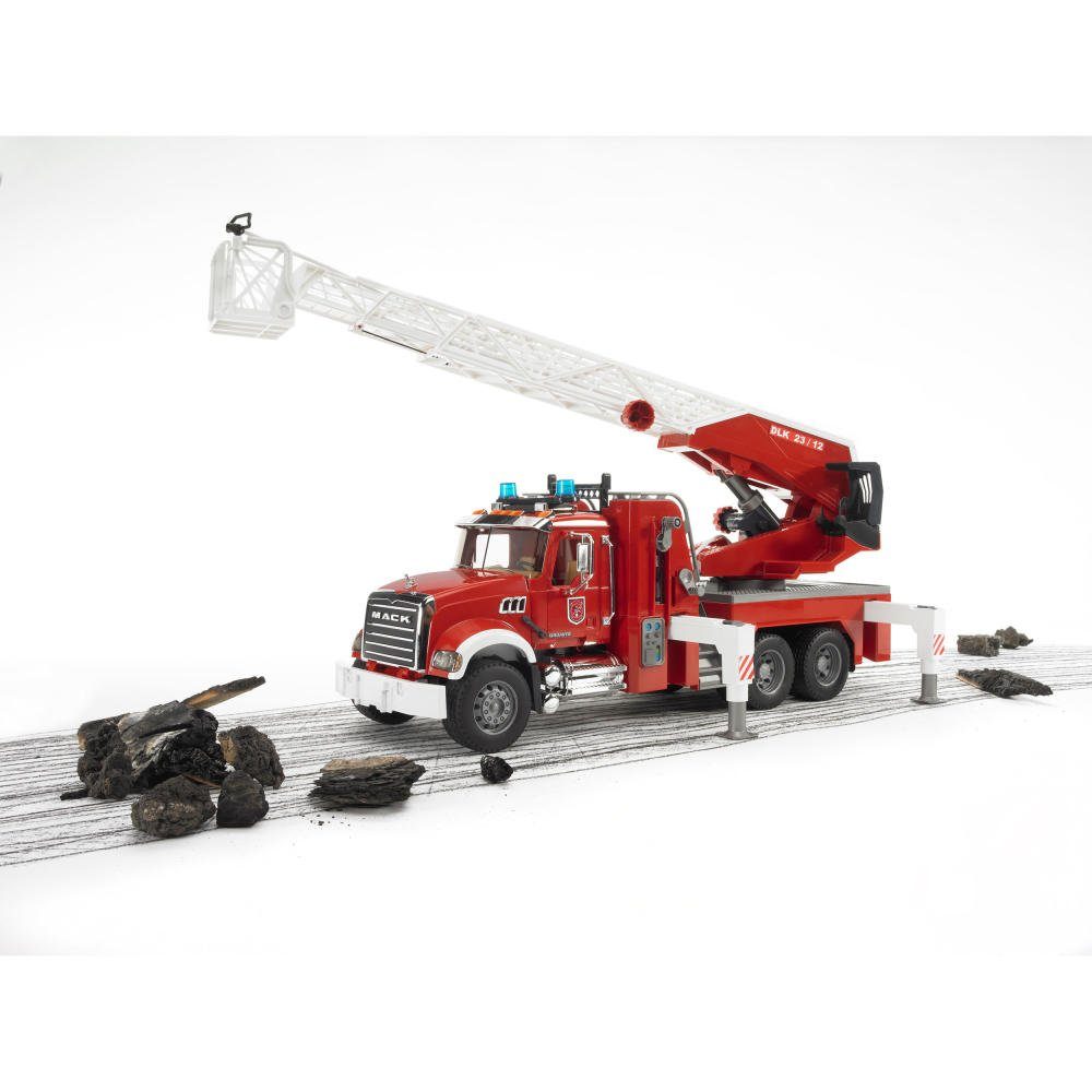 Spielzeug-Feuerwehr MACK Leiterwagen Granite Bruder®