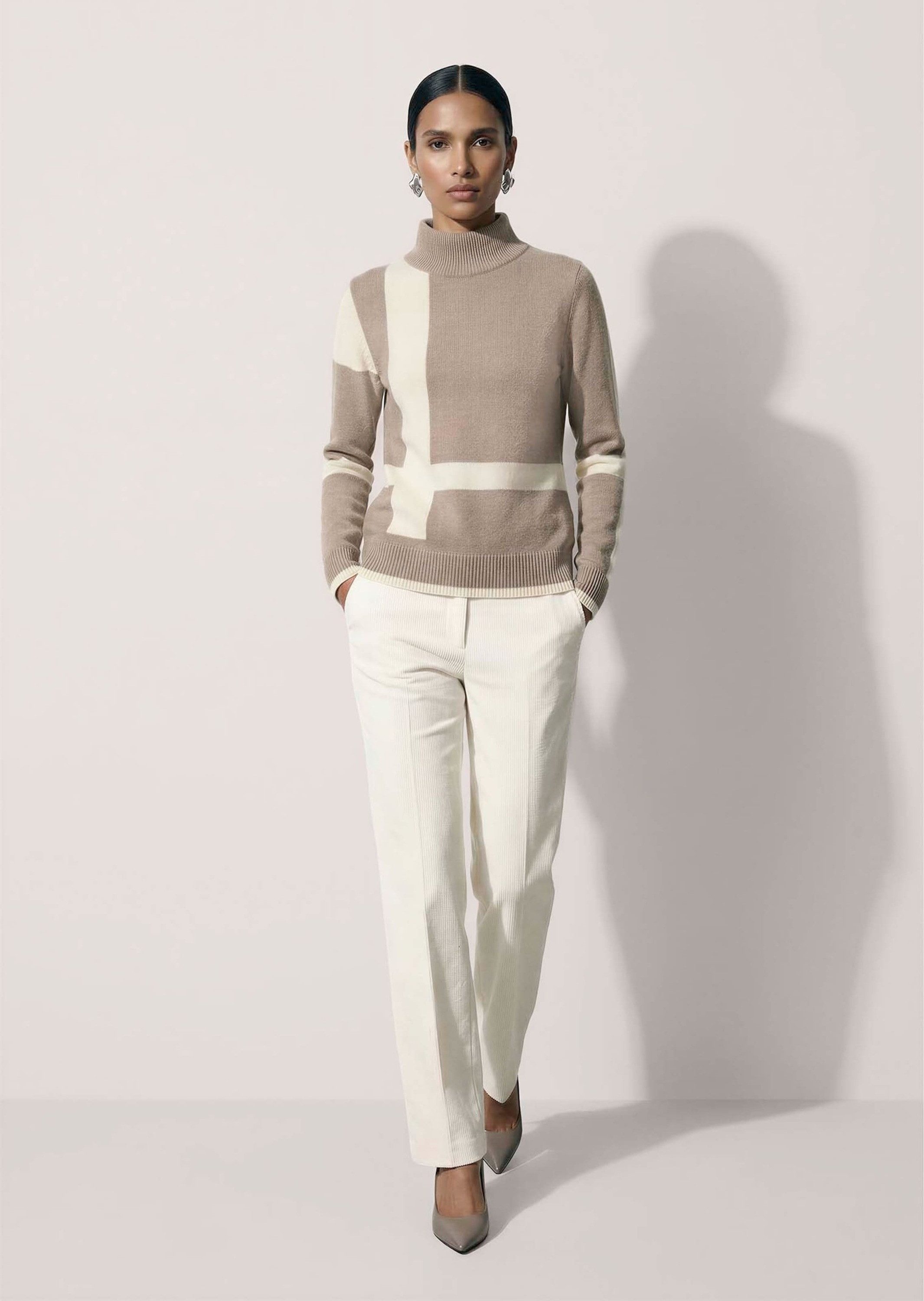 MADELEINE Strickpullover Strickpullover mit Colour-Blocking Hoher, doppelt gestrickter Stehkragen & gerippte Bündchen