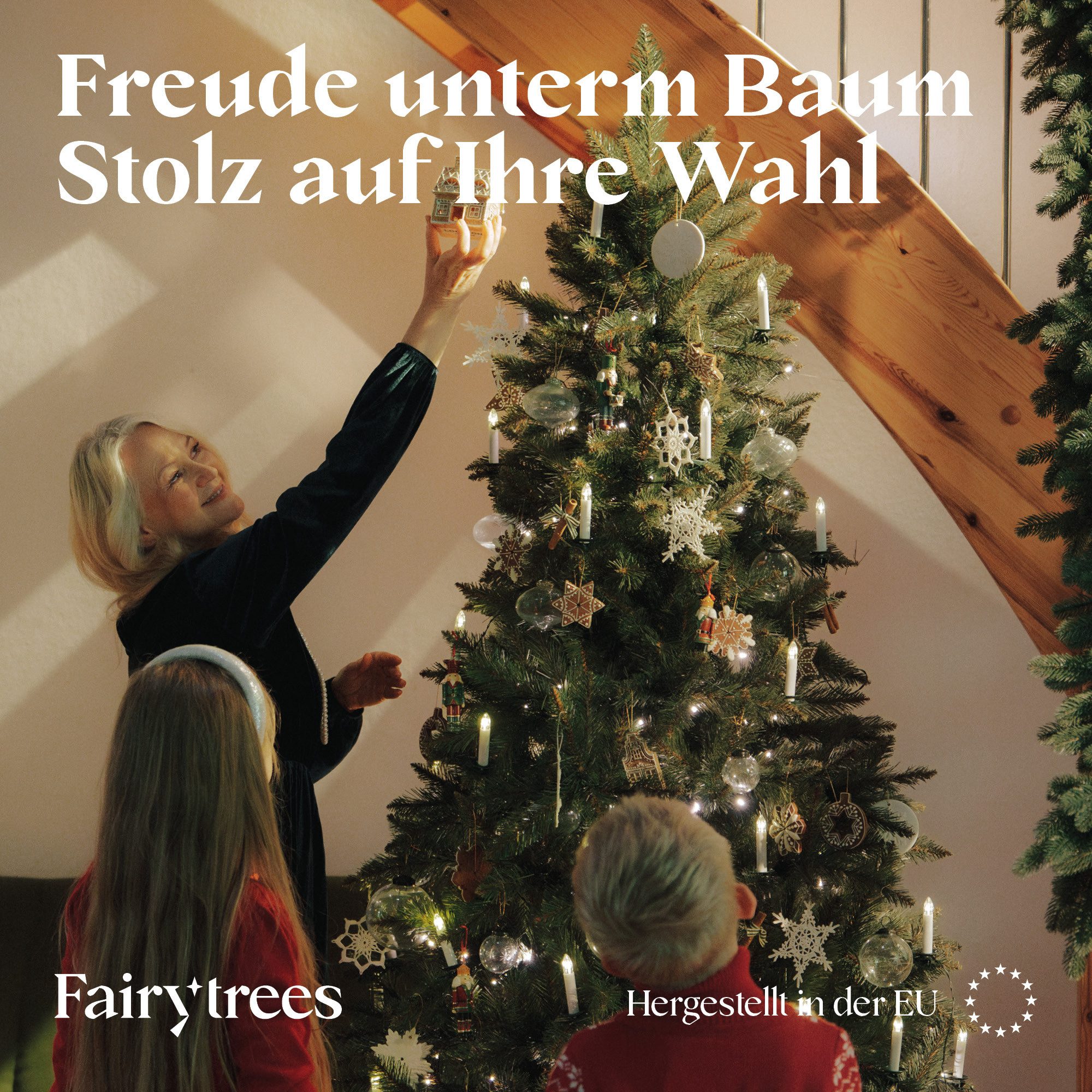 Fairytrees Künstlicher Weihnachtsbaum FT01, Fichte Natur, mit grünem Stamm und Echtholz Baumständer