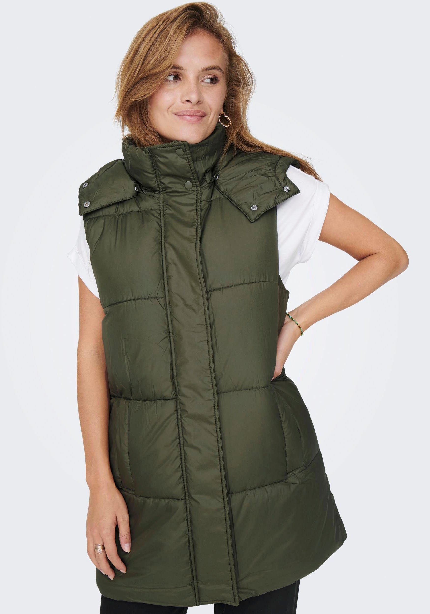 ONLY Steppweste ONLDEMY PADDED WAISTCOAT OTW NOOS, Das Model trägt Größe S  - Länge: 86 cm in Größe S