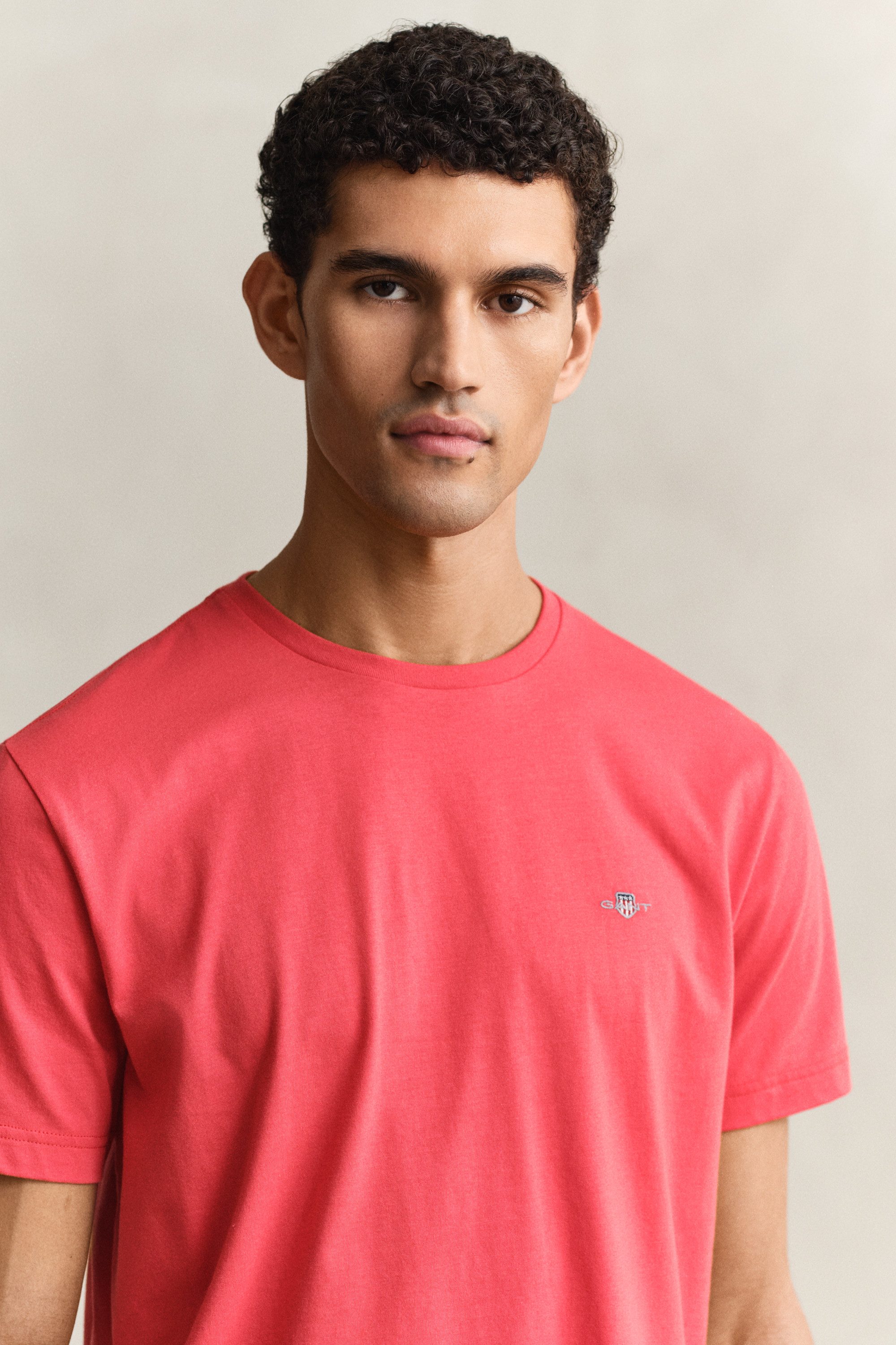 Gant T-Shirt REG SHIELD SS T-SHIRT mit Logostickerei auf der Brust günstig online kaufen