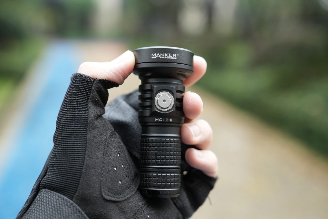 Manker Handleuchte MC13 II SFT40 1800 Lumen mit 18350 Akku und erweiterbar für 18650 (1-St)