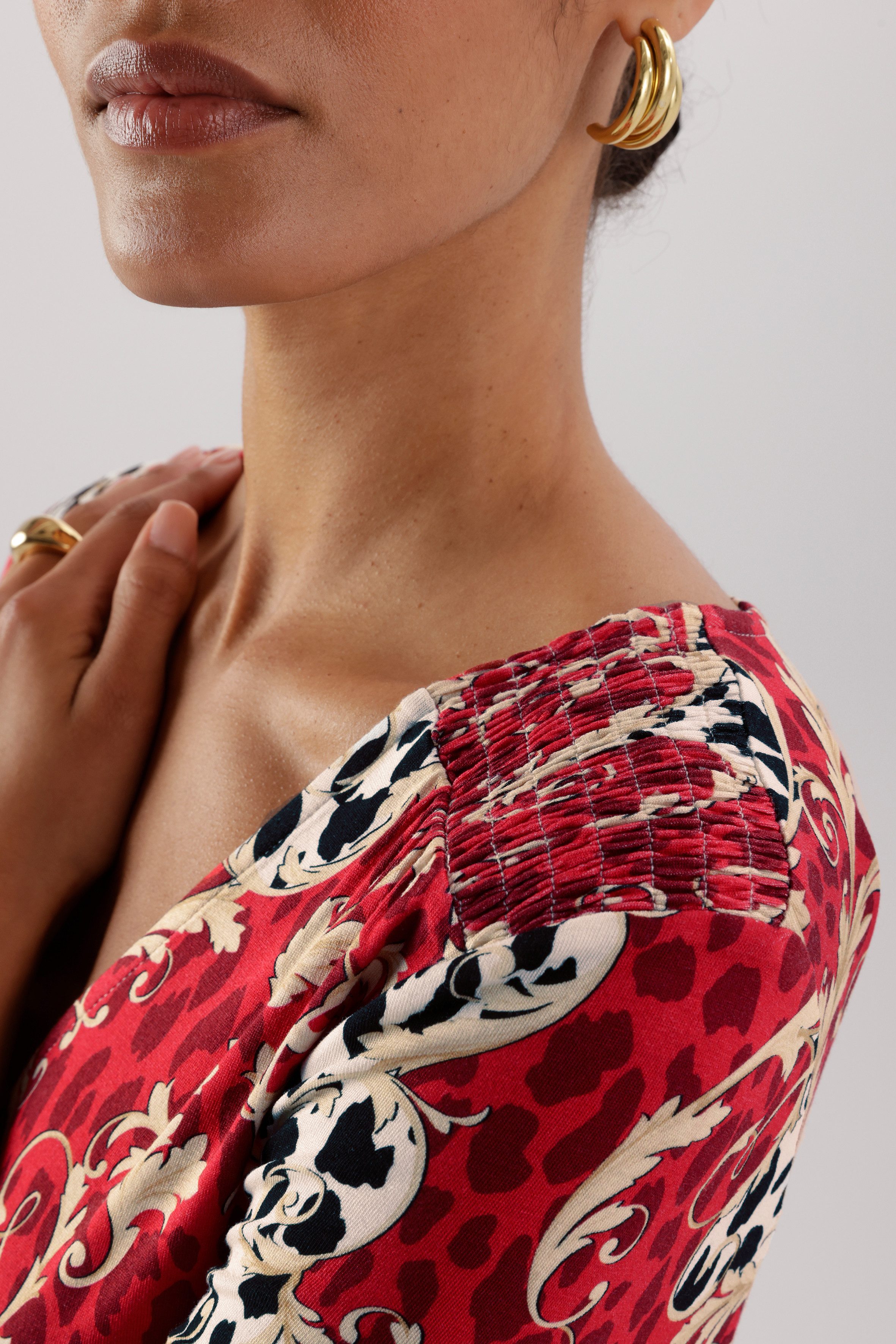Aniston SELECTED Midikleid mit Smok-Details und fantasievollem Leo-Print