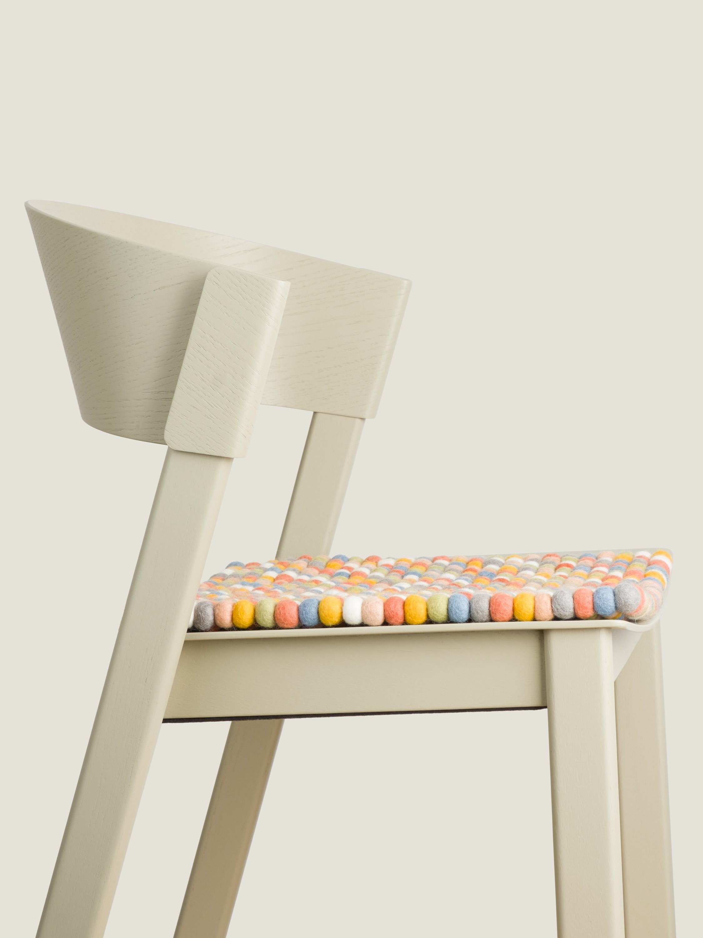 myfelt Stuhlkissen Filzkugel Sitzauflage eckig - 36 x 36 cm, beidseitig verwendbar, 100% Schurwolle