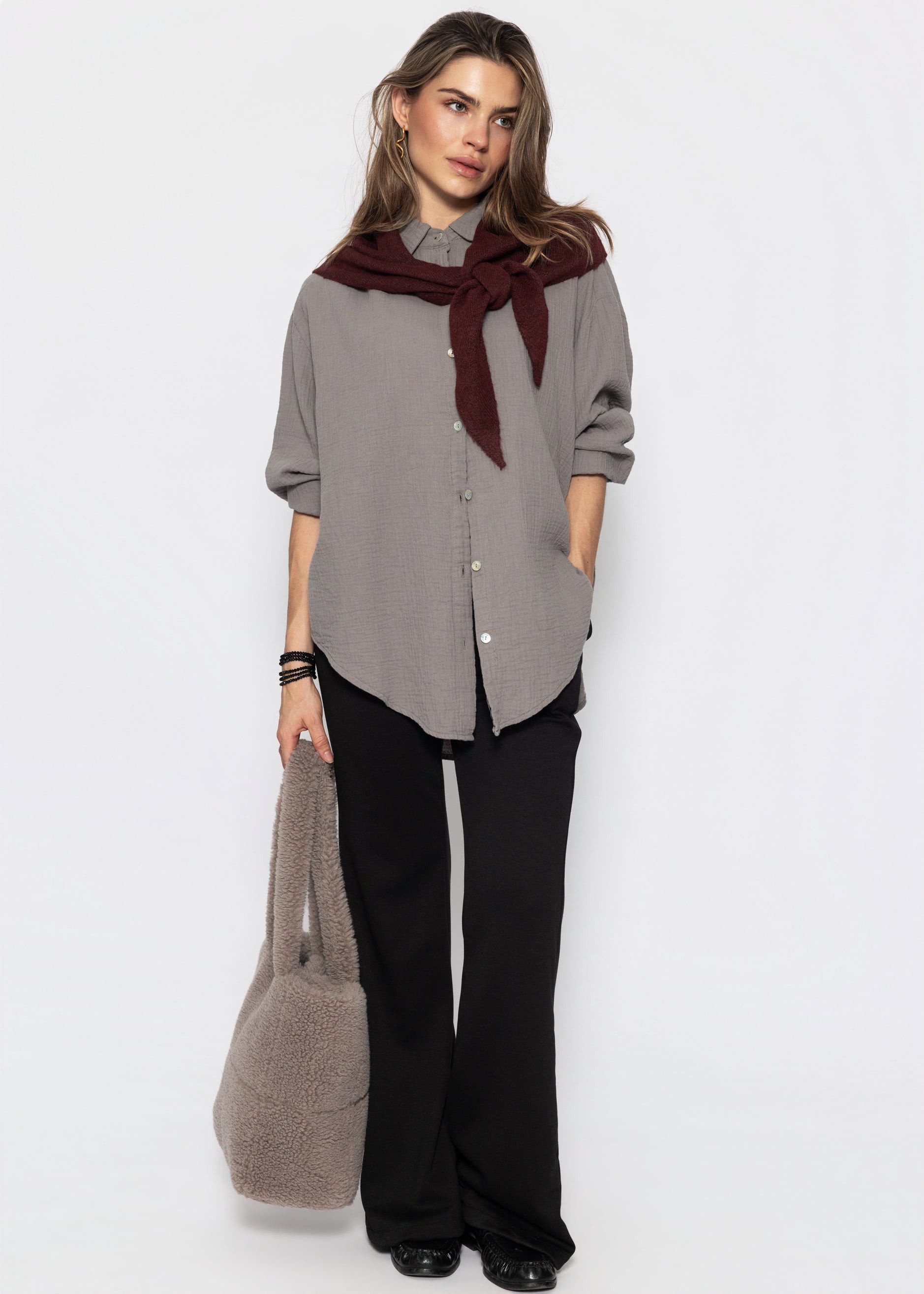 SASSYCLASSY Longbluse Oversize Musselin Bluse Damen kurz Langarm Elegant Hemdbluse lang aus Baumwolle mit V-Ausschnitt, One Size (Gr. 36-48) – Bild 3 von 5