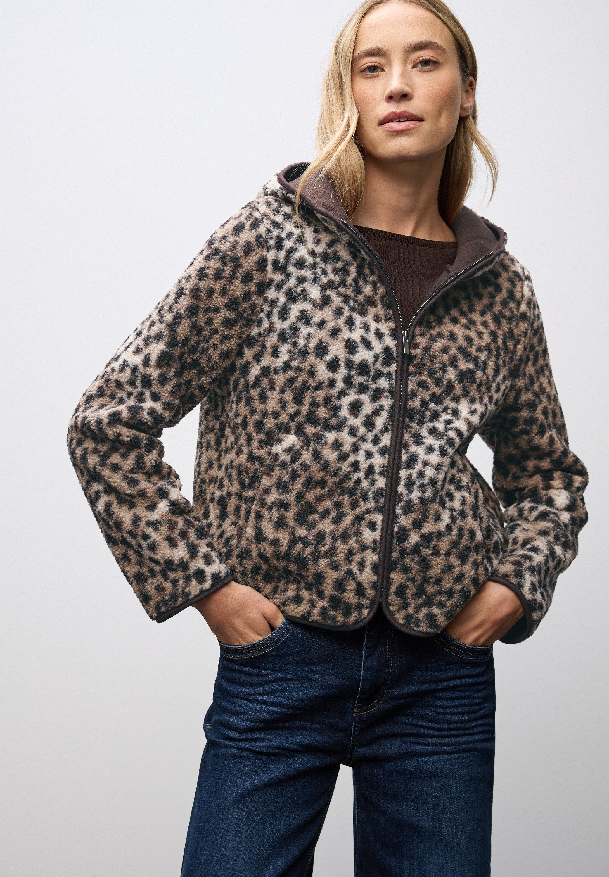 STREET ONE Kapuzenplüschjacke mit Leo-Muster günstig online kaufen