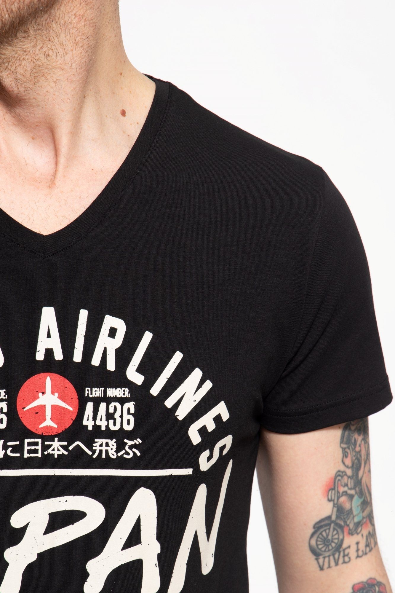 schwarz Tanaka T-Shirt Akito mit Frontprint Flight legerem