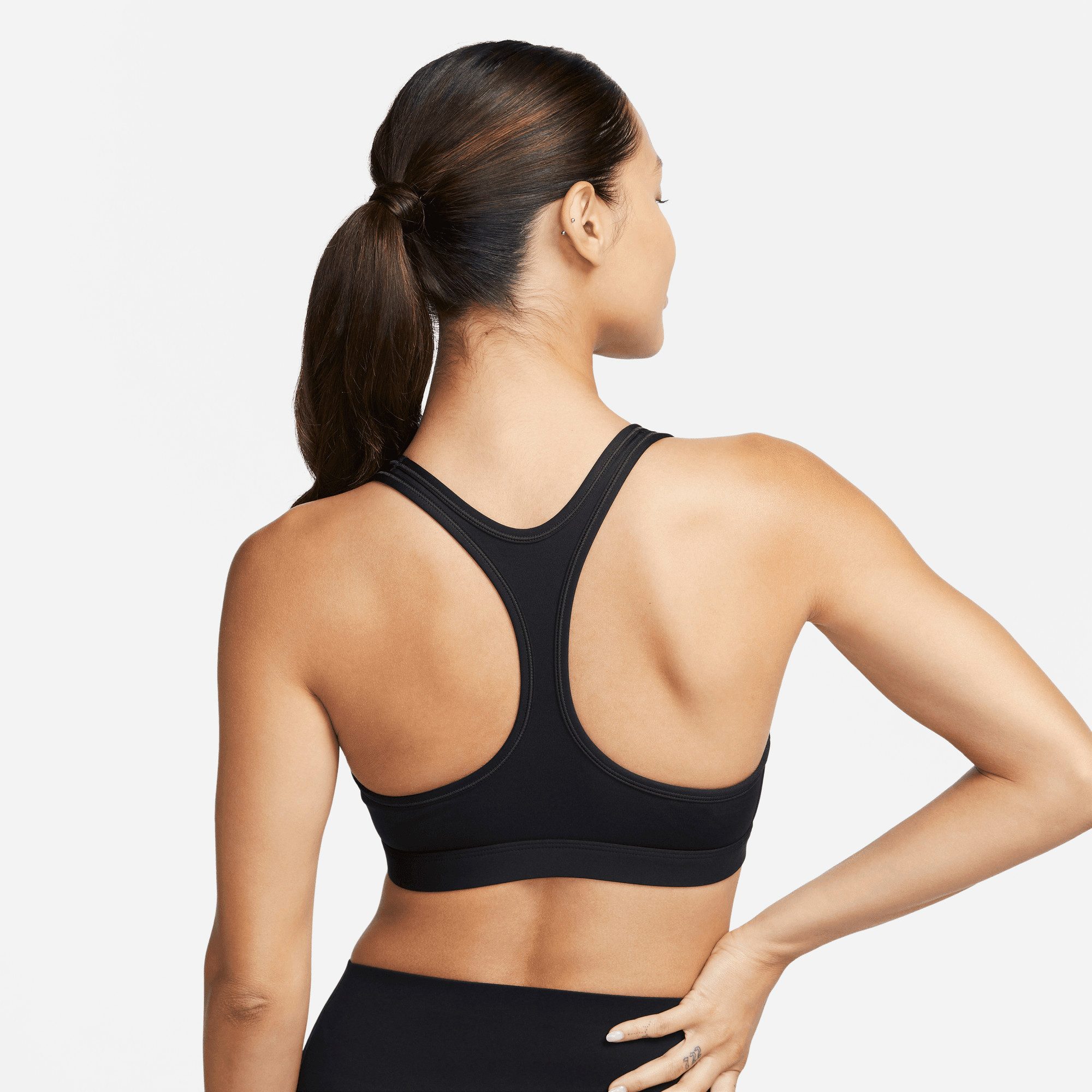 Nike Sport-BH W NK SWSH LGT SPT BRA für Fitness und Workouts, leichter Halt, weiter Ausschnitt