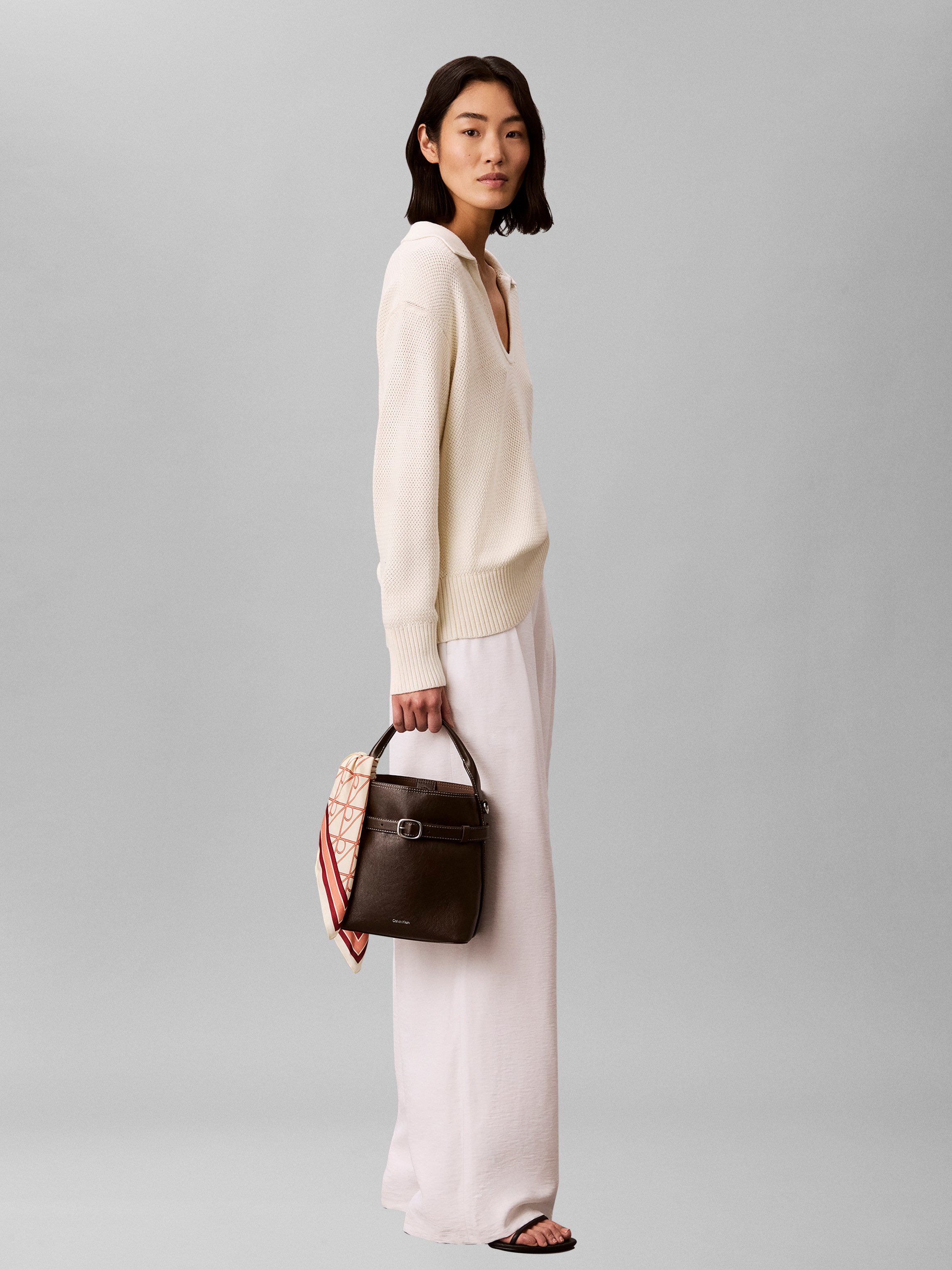 Calvin Klein Modetuch EMBLEM AOP PRINTED BANDANA, Regular fit mit Muster