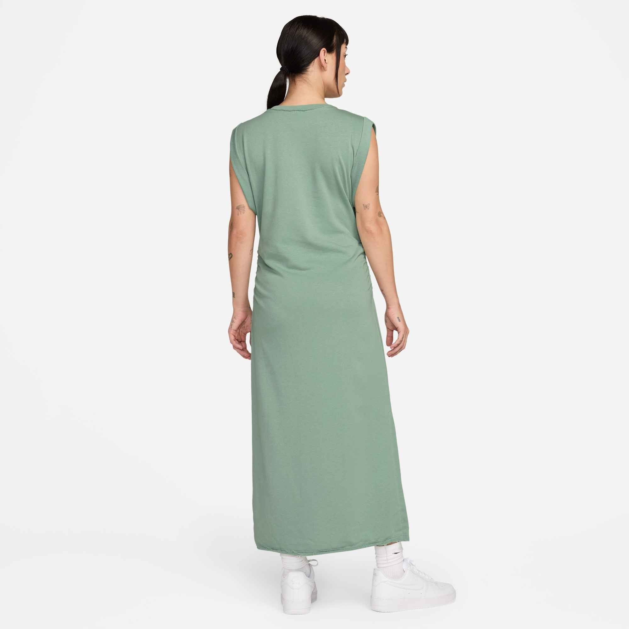 Nike Sportswear Shirtkleid W NSW NK CHLL FT DRESS aus Baumwolle und Polyester, erhältlich in den Größen XS bis XXL